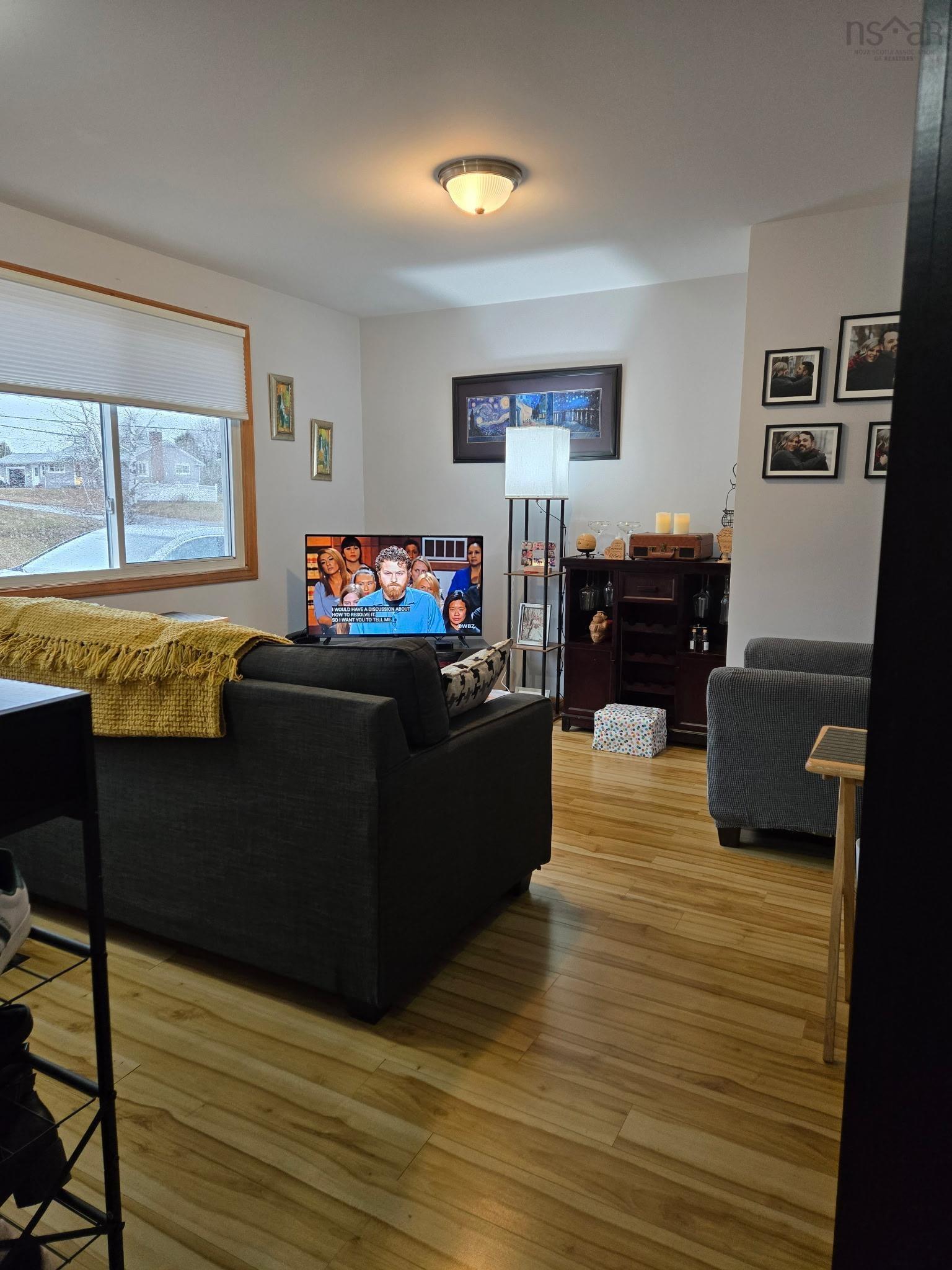 $325,000.00: 152 Willow Street, Amherst