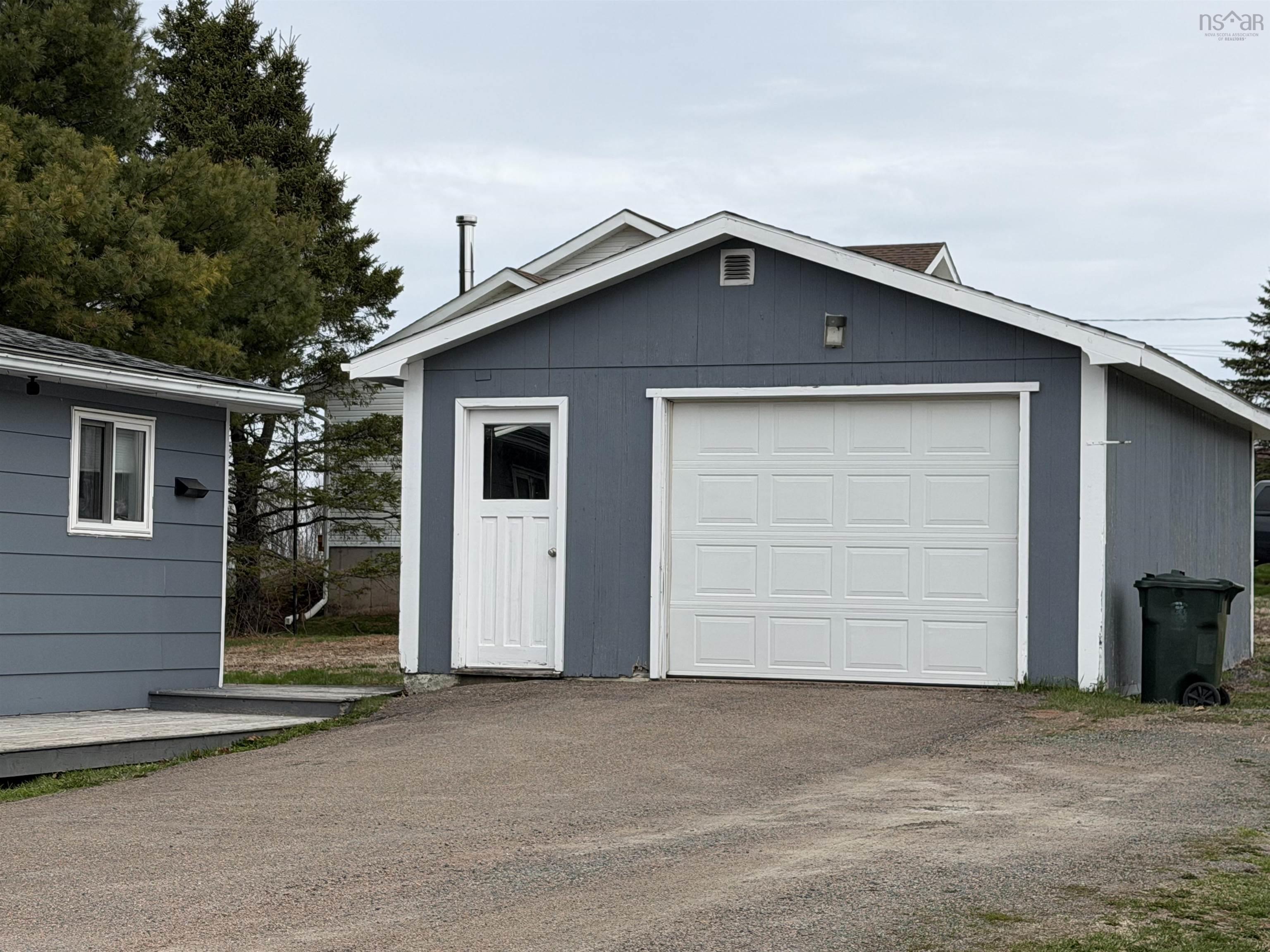 $325,000.00: 152 Willow Street, Amherst