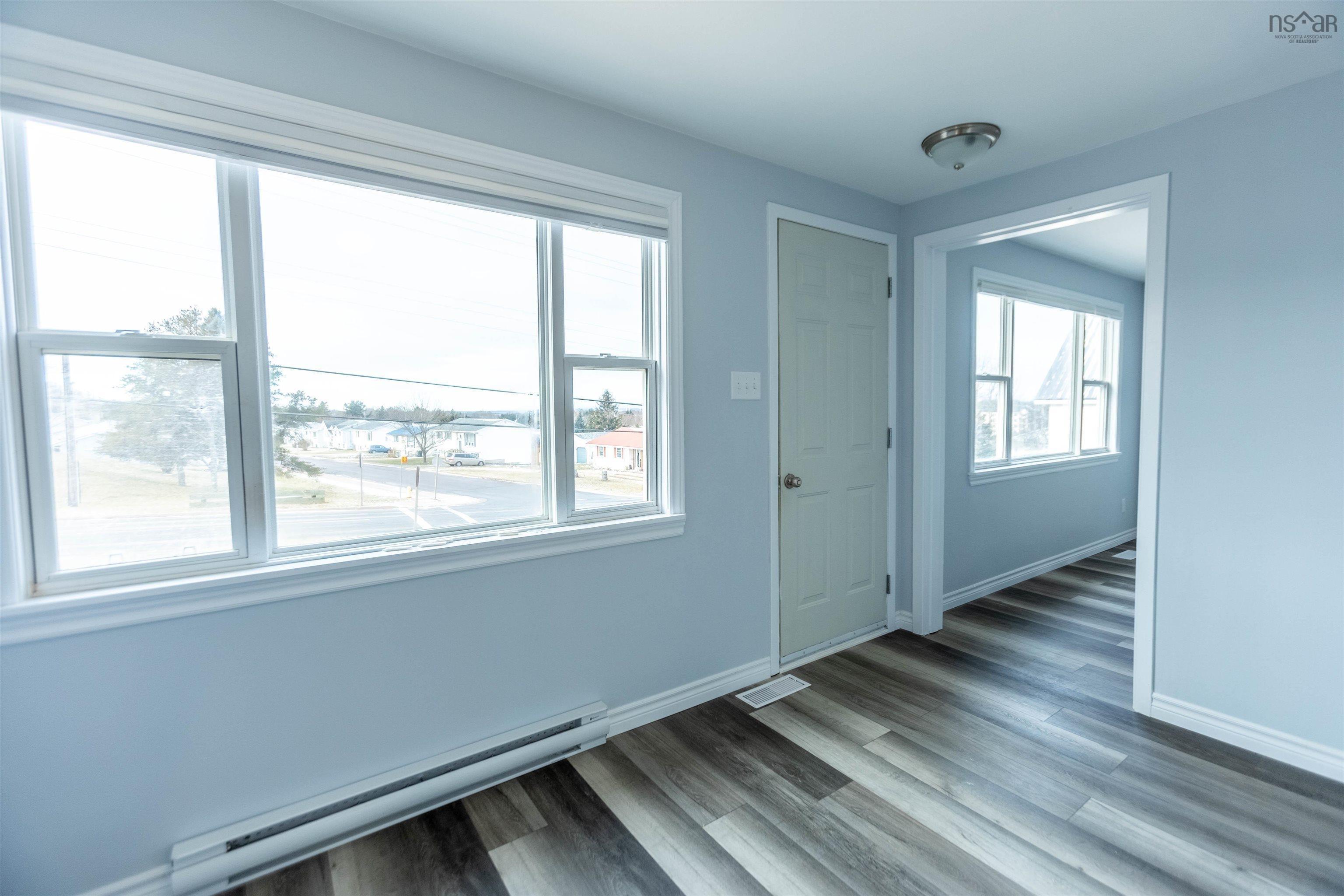 $325,000.00: 152 Willow Street, Amherst