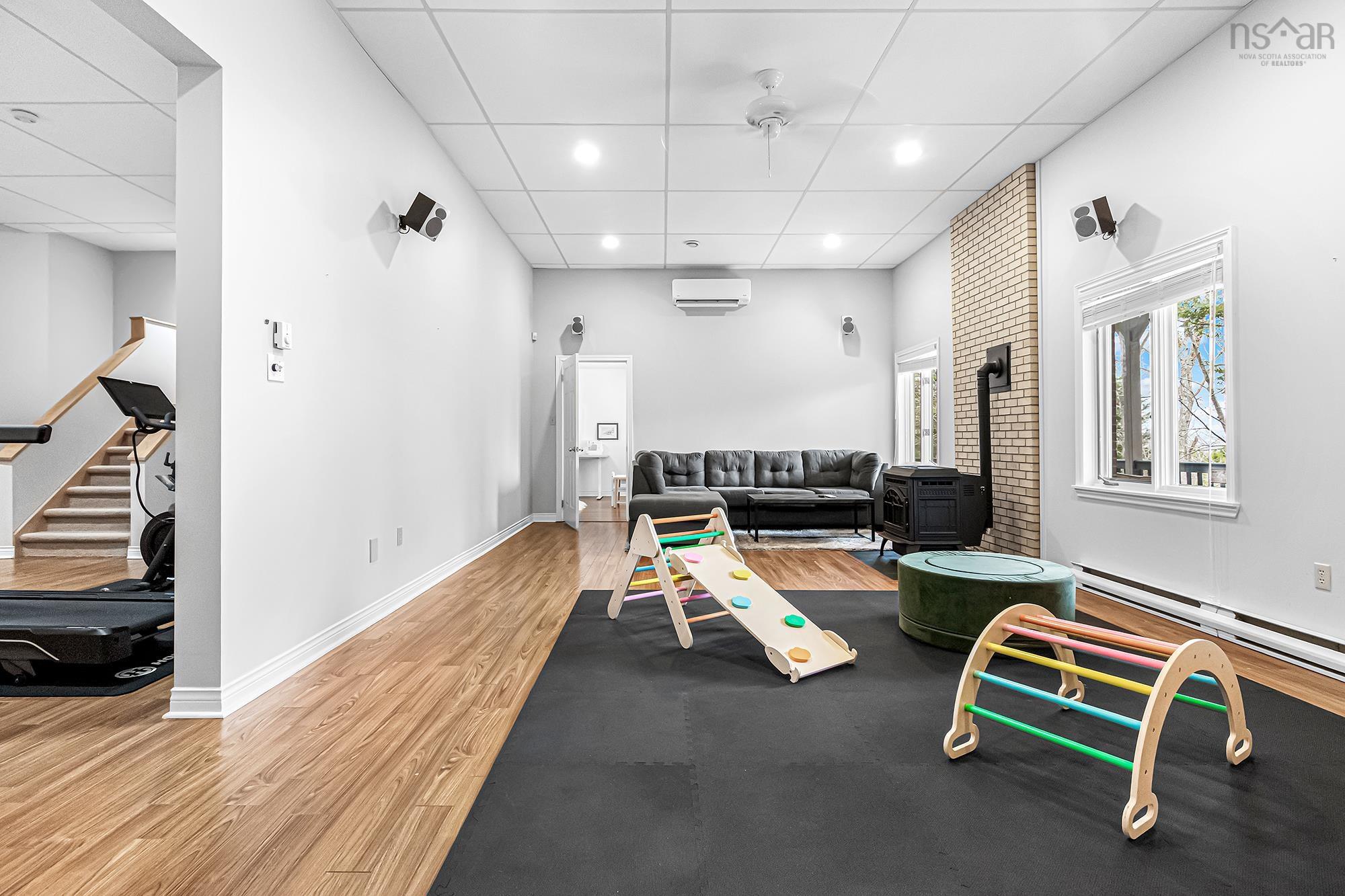 $1,215,000.00: 16 Armoyan Court, Bedford