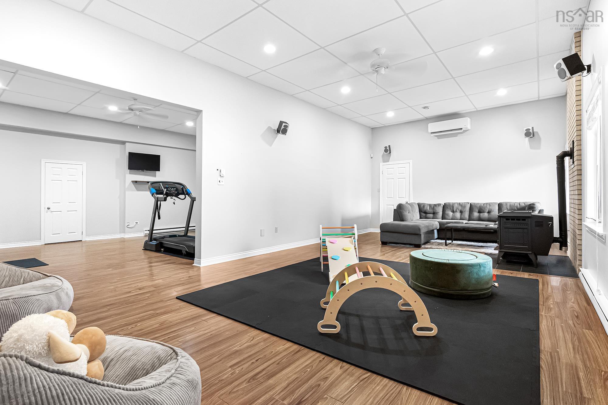 $1,215,000.00: 16 Armoyan Court, Bedford