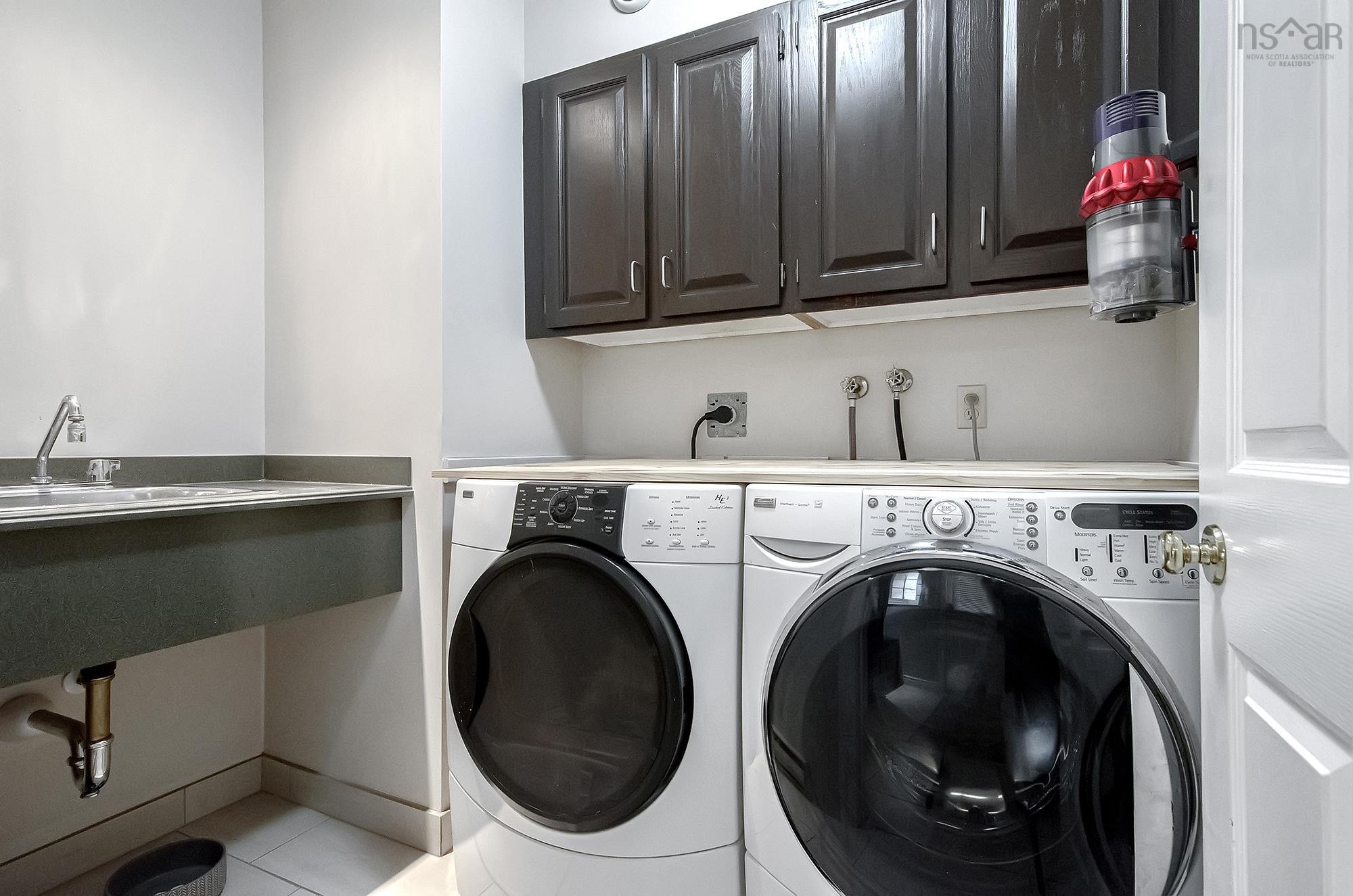 $1,215,000.00: 16 Armoyan Court, Bedford