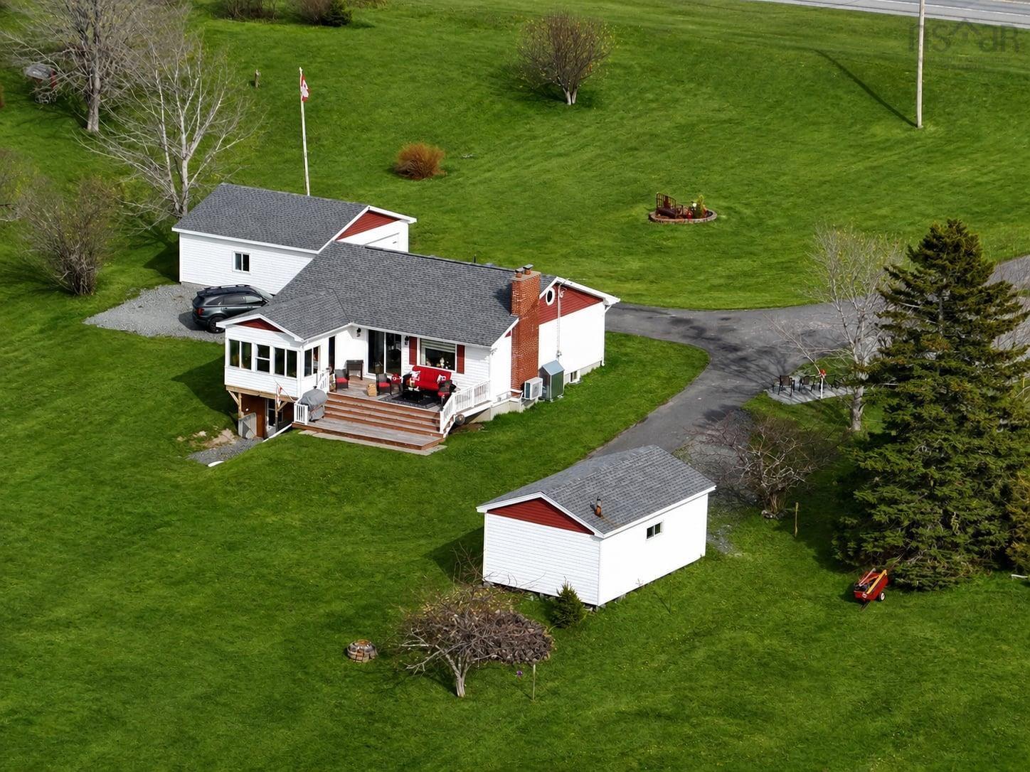 $379,900.00: 868 Highway 105, Boularderie East