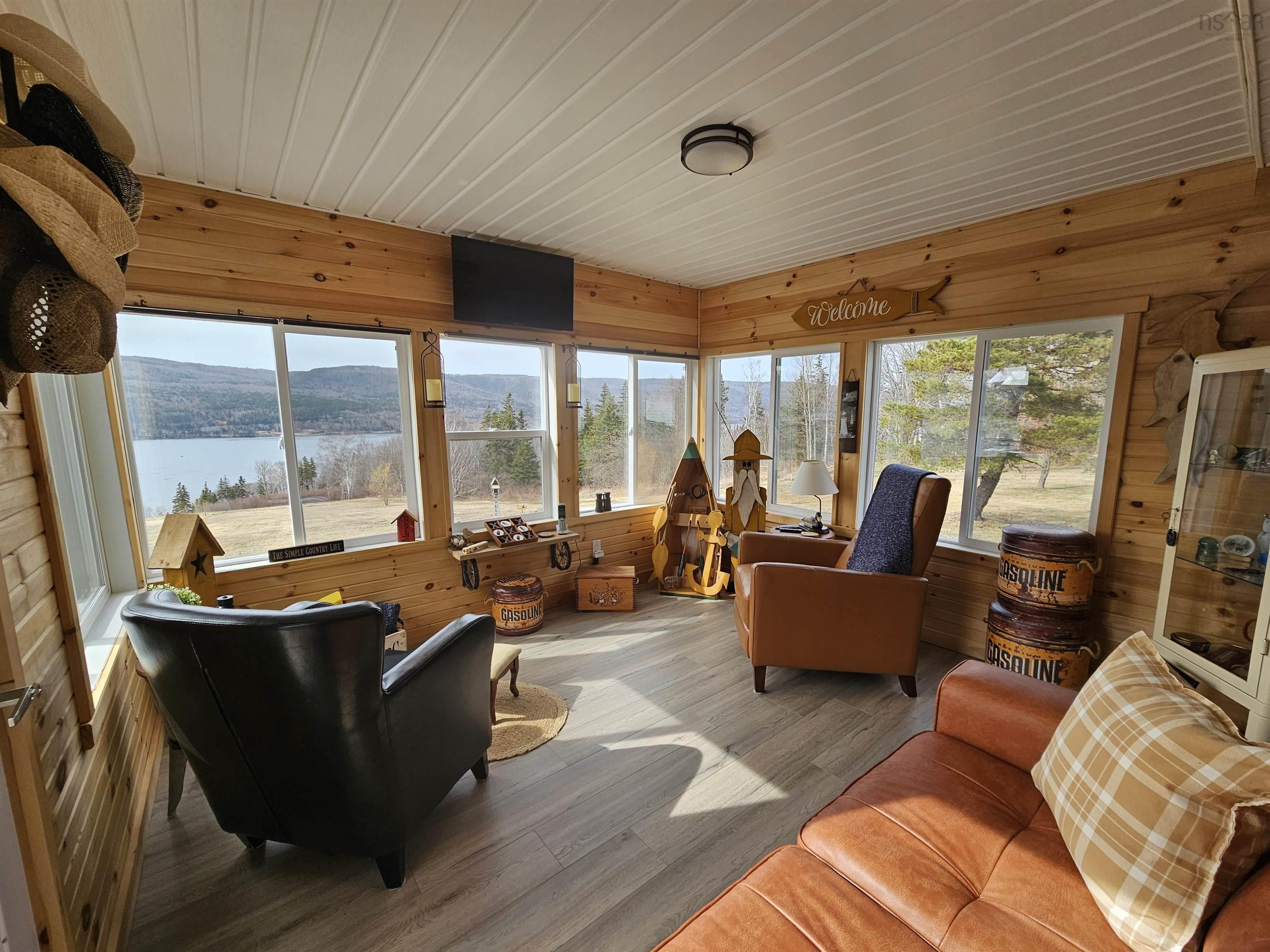 $379,900.00: 868 Highway 105, Boularderie East