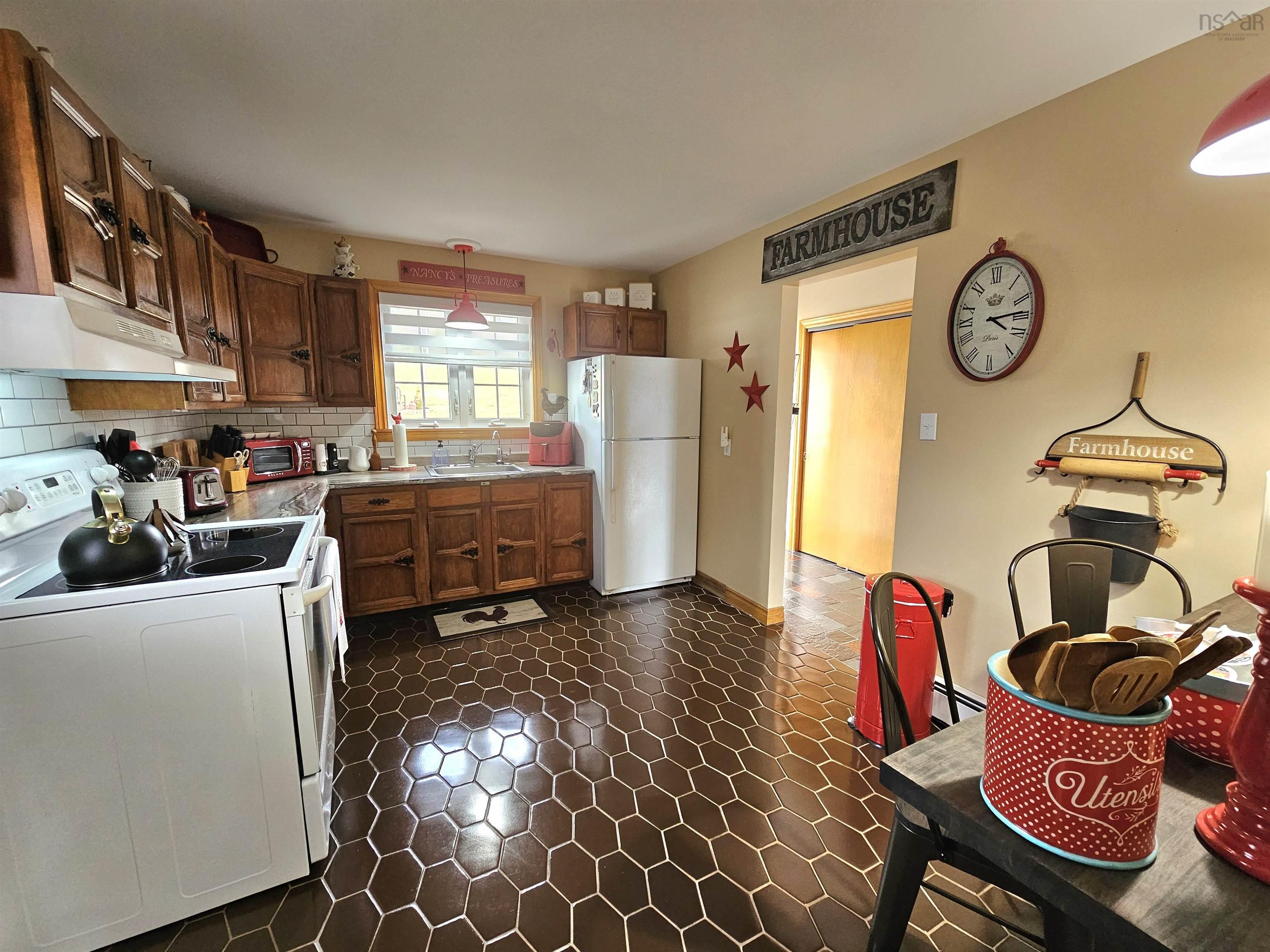 $379,900.00: 868 Highway 105, Boularderie East