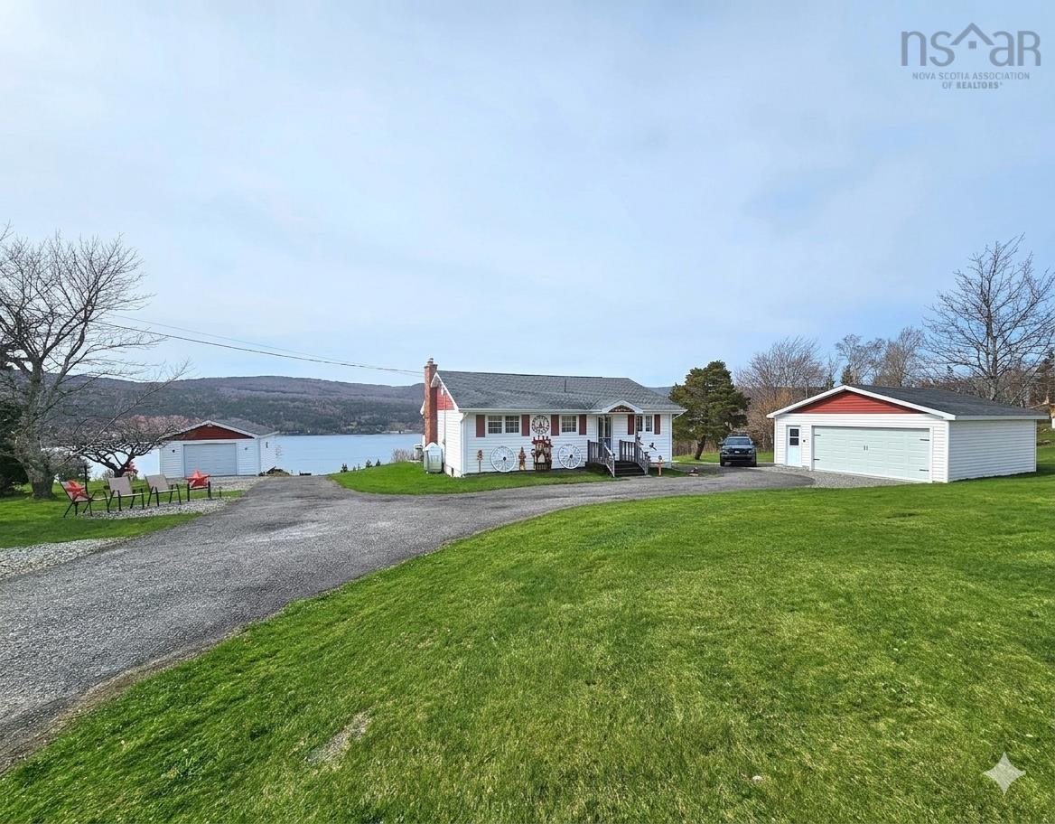 $379,900.00: 868 Highway 105, Boularderie East