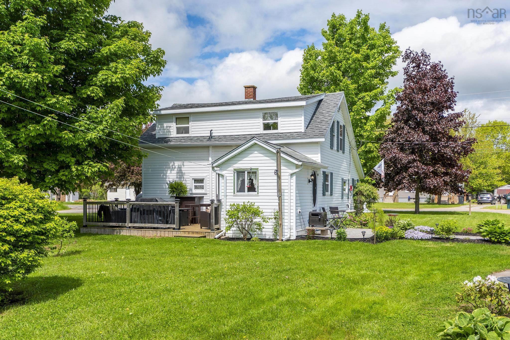 $320,000.00: 8770 Highway 201, Nictaux