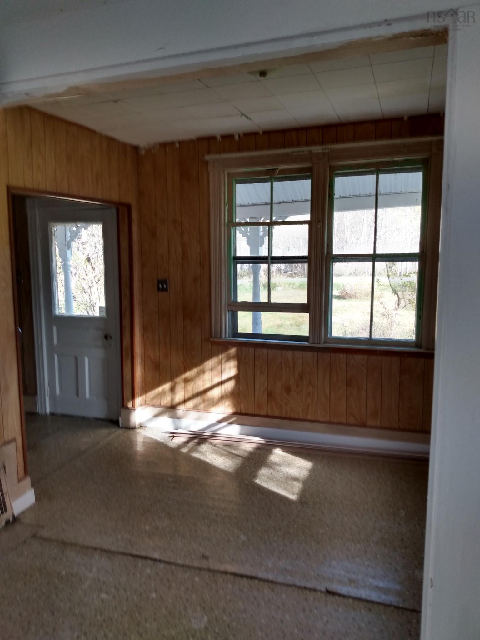 $68,500.00: 66 marconi towers Road, Glace Bay