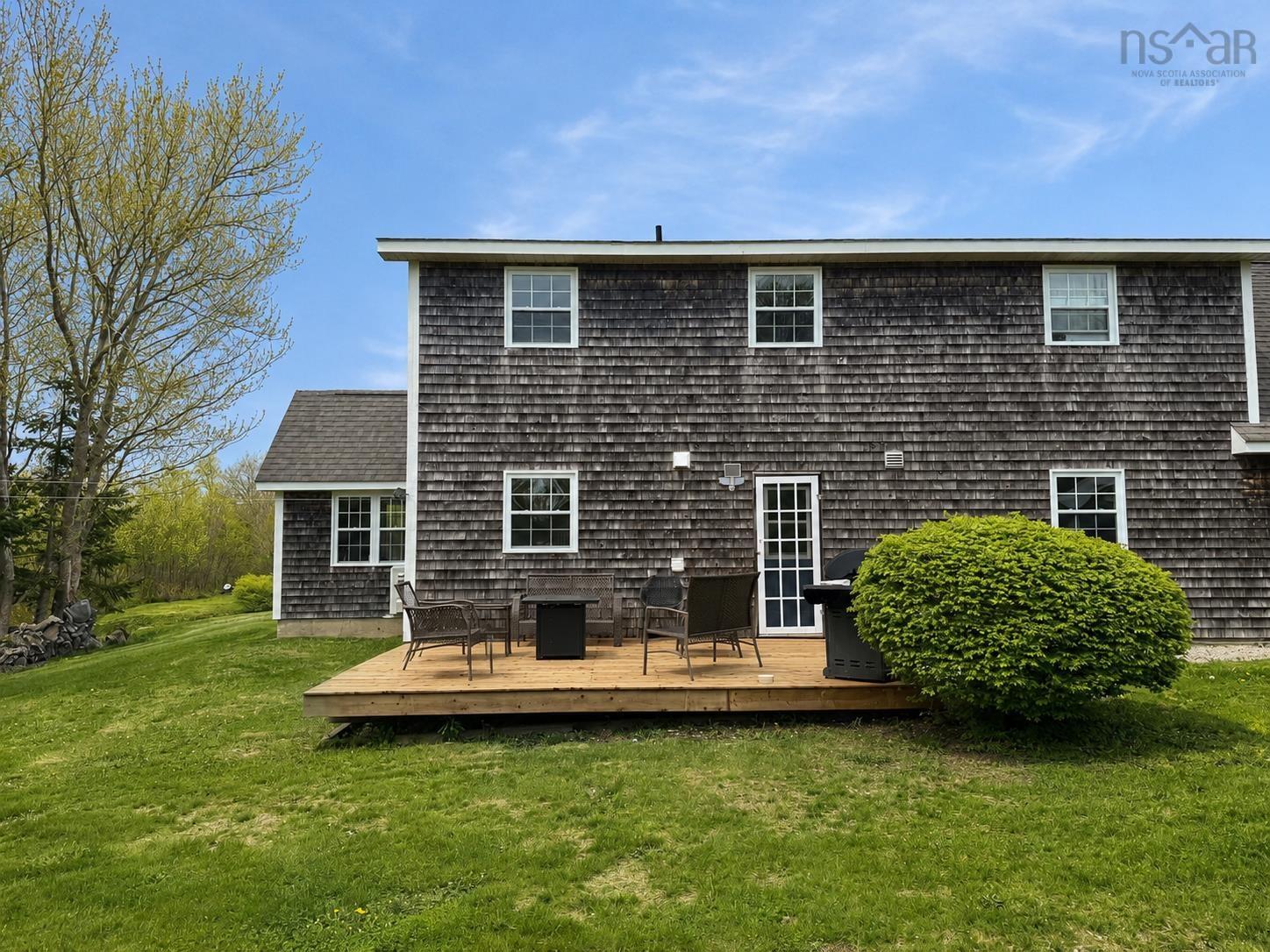 $429,900.00: 47 Riverdale Drive, Pleasant Lake
