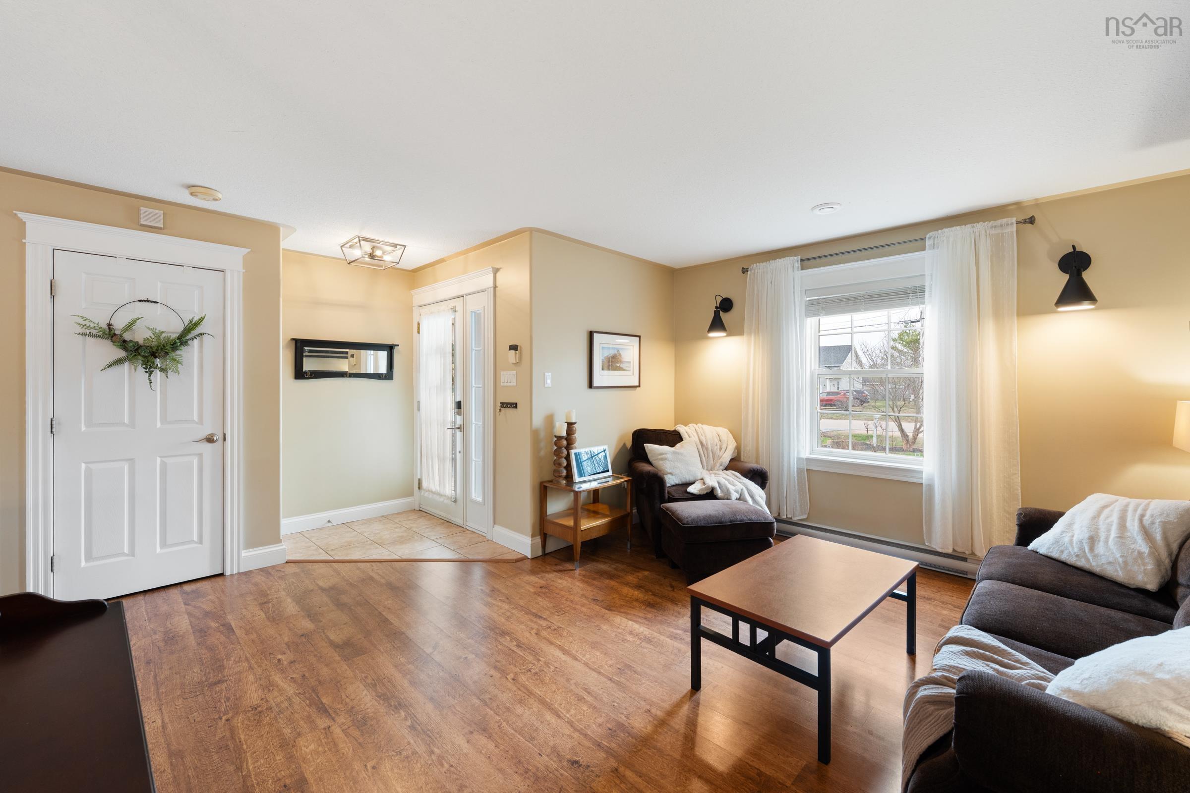 $599,900.00: 1857 Acadia Drive, Kingston