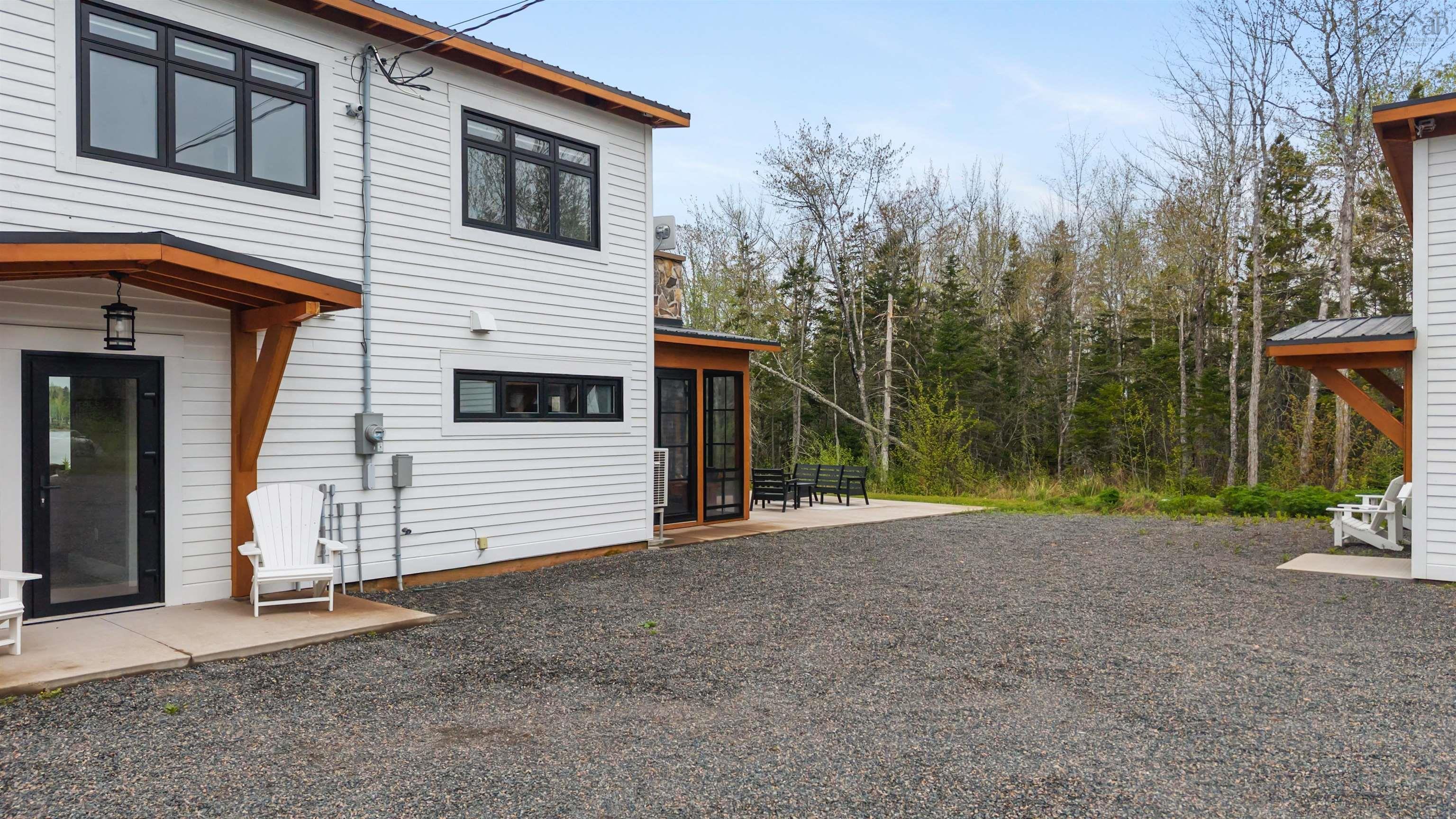 $1,025,000.00: 158 Blackberry Lane, Mattatall Lake