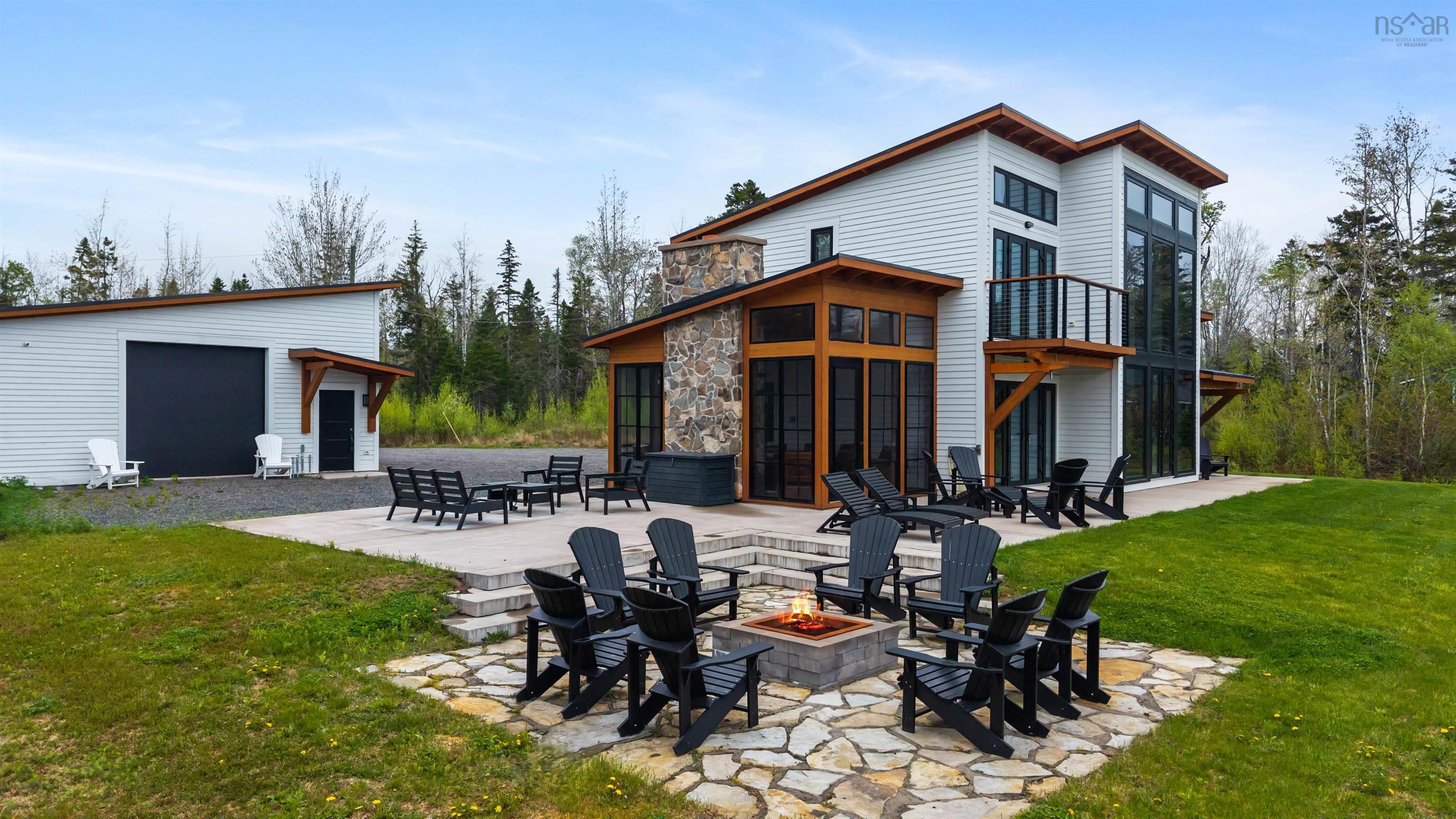 $1,025,000.00: 158 Blackberry Lane, Mattatall Lake