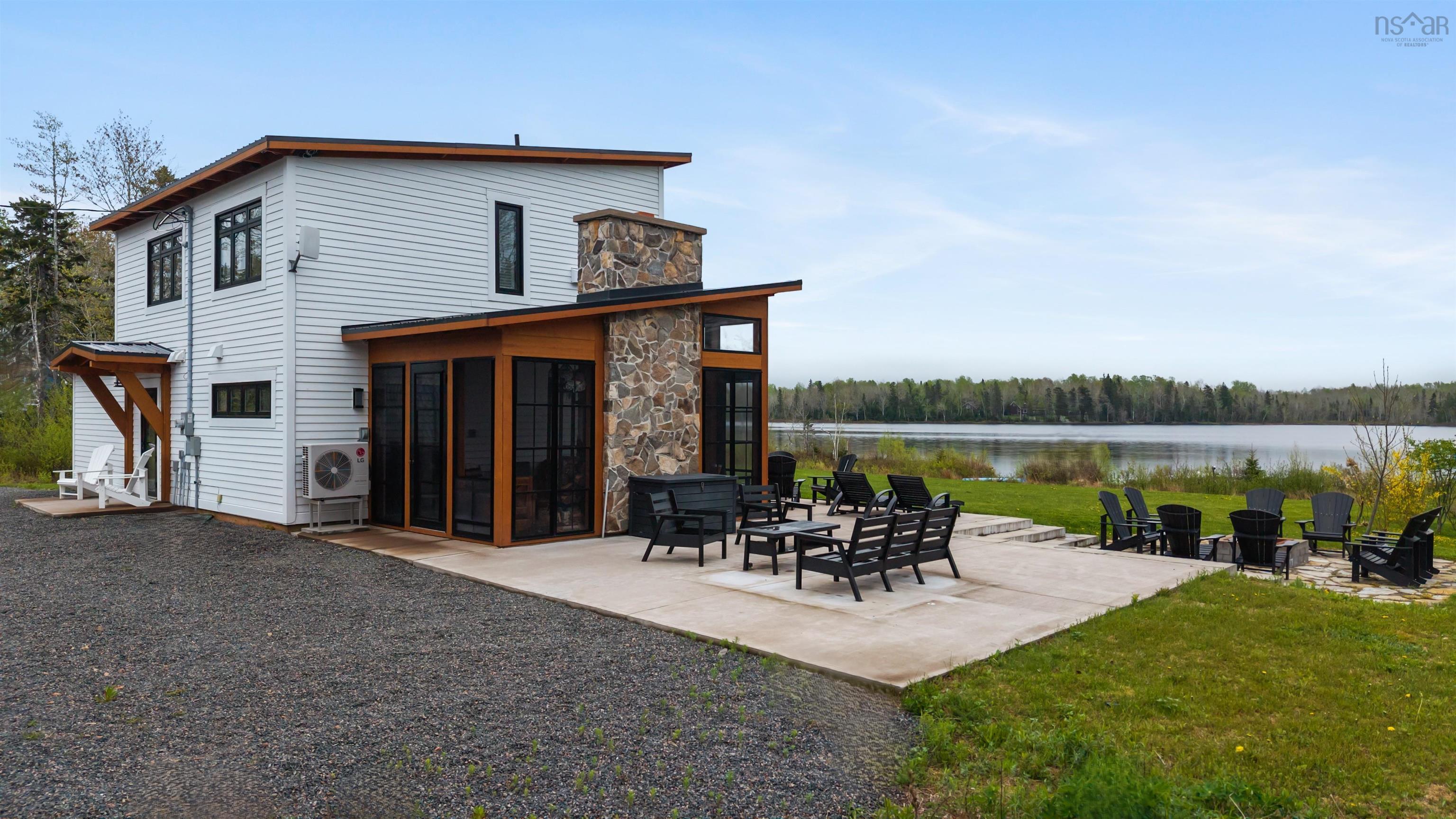 $1,025,000.00: 158 Blackberry Lane, Mattatall Lake