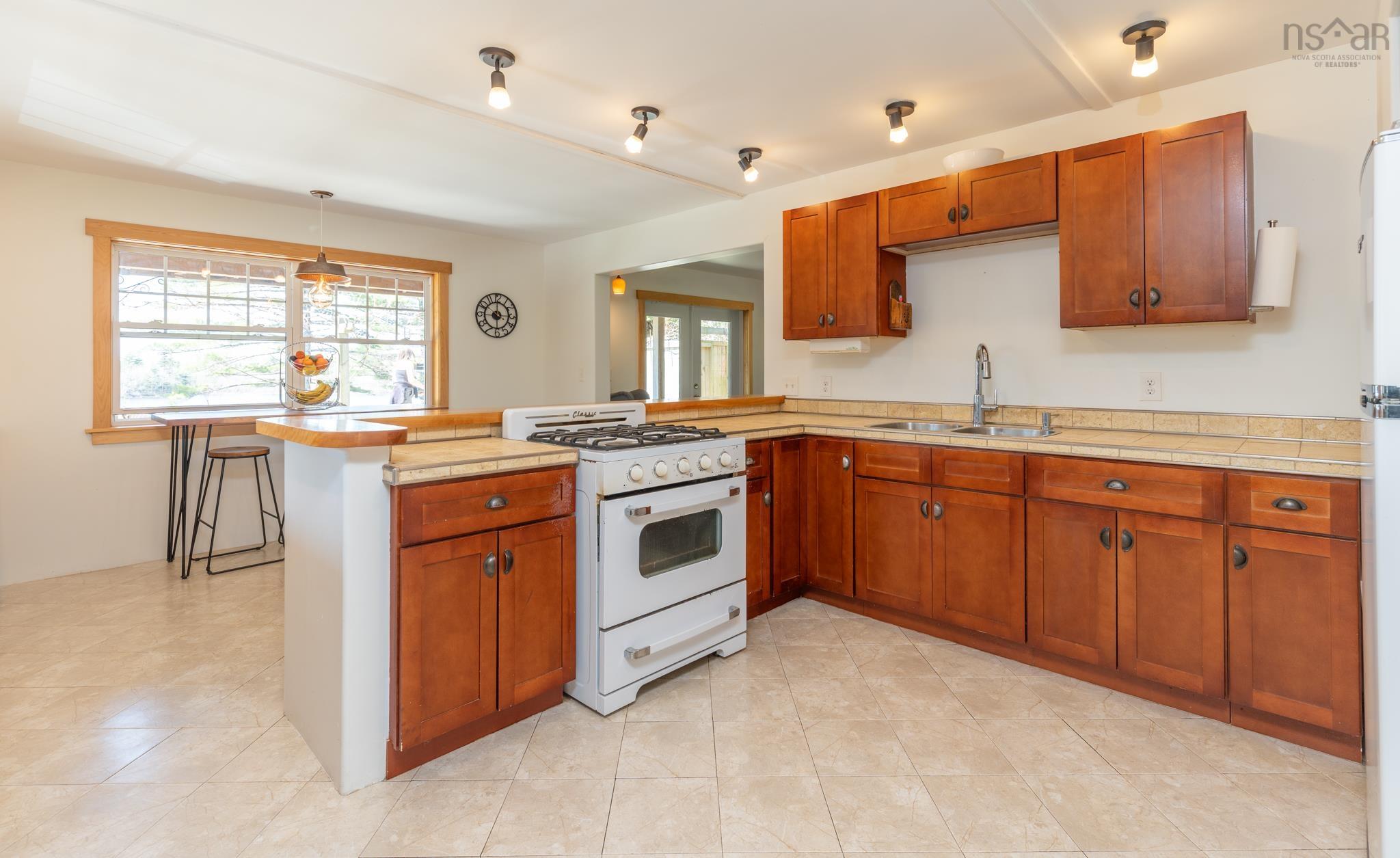 $469,000.00: 236 Canoe Lake Estates Road, East Quinan