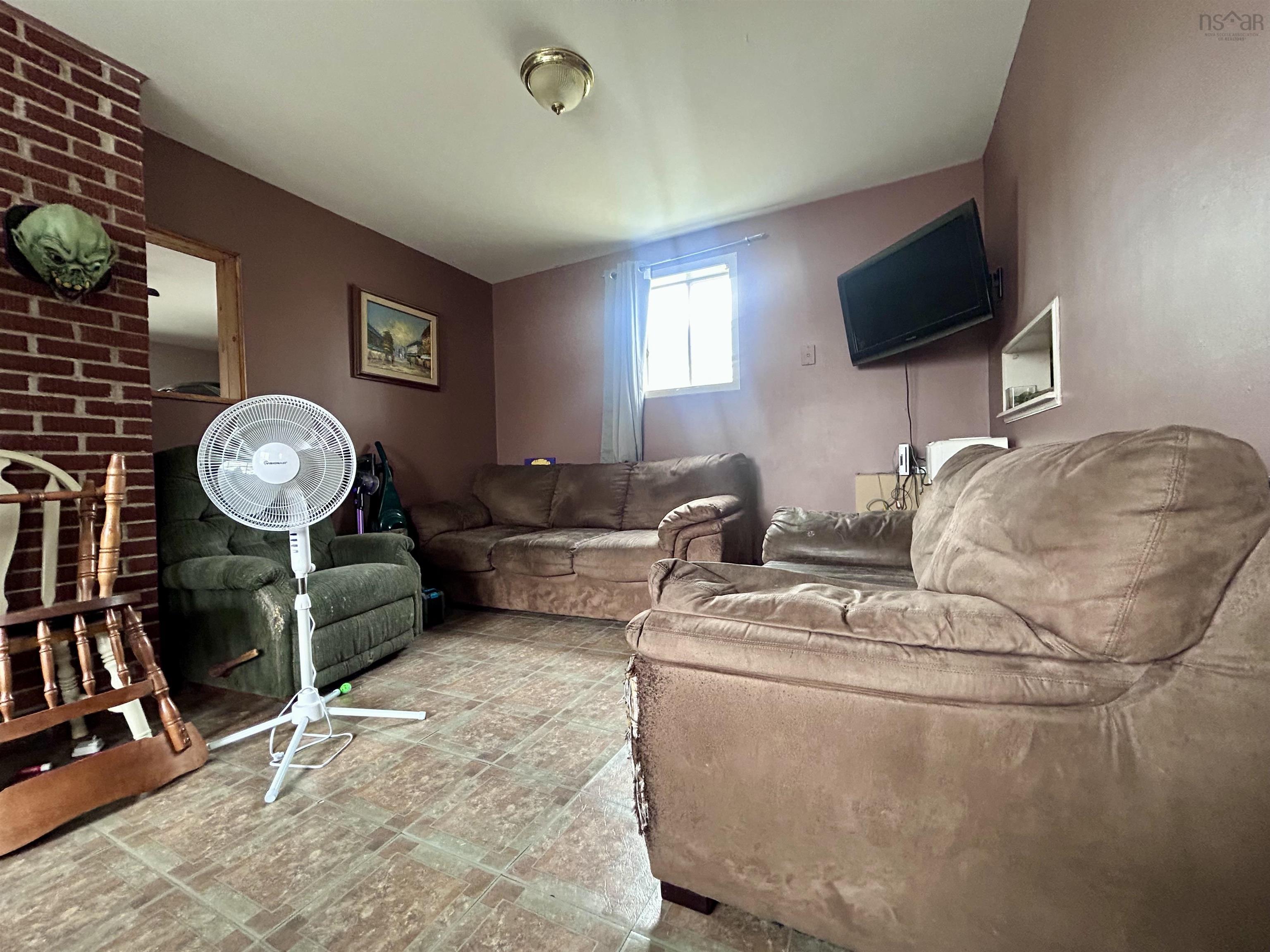 $169,900.00: 10 Weir Avenue, Stellarton