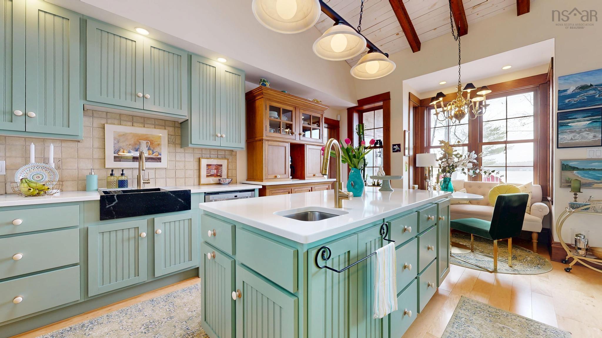 $1,395,000.00: 92 Deer Run, Conquerall Mills
