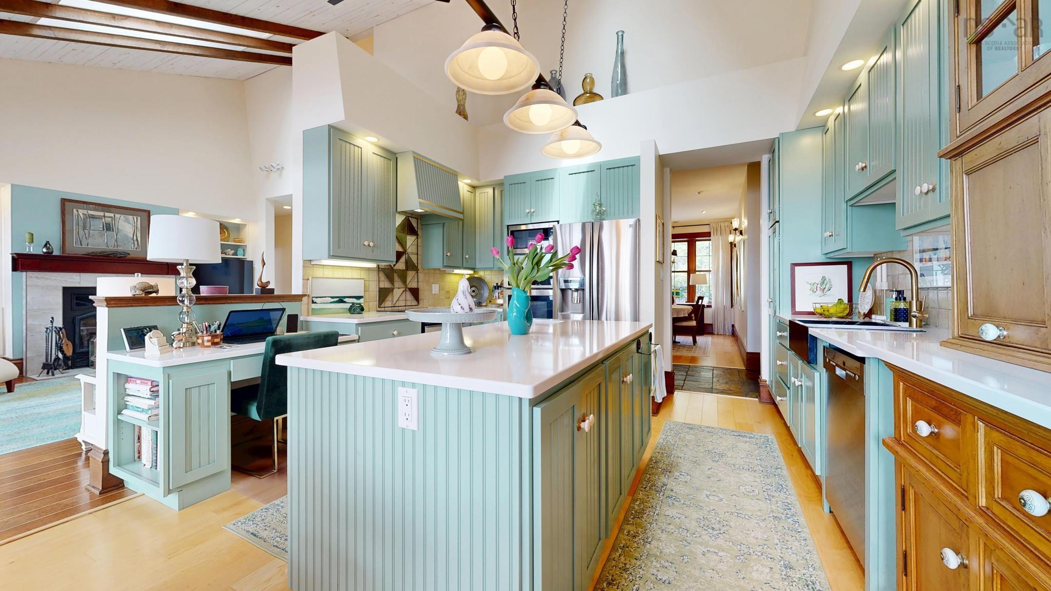 $1,395,000.00: 92 Deer Run, Conquerall Mills