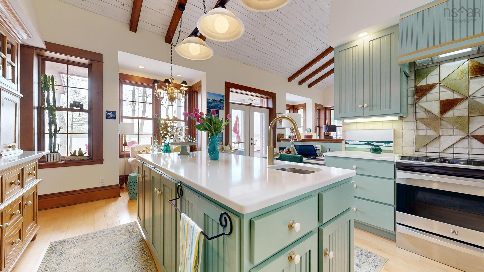 $1,395,000.00: 92 Deer Run, Conquerall Mills