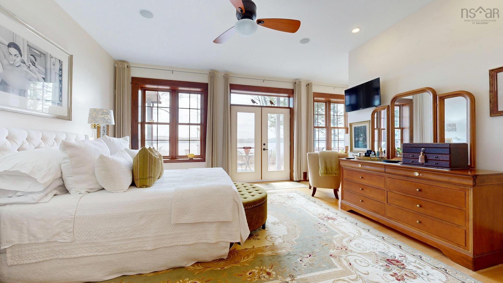 $1,395,000.00: 92 Deer Run, Conquerall Mills