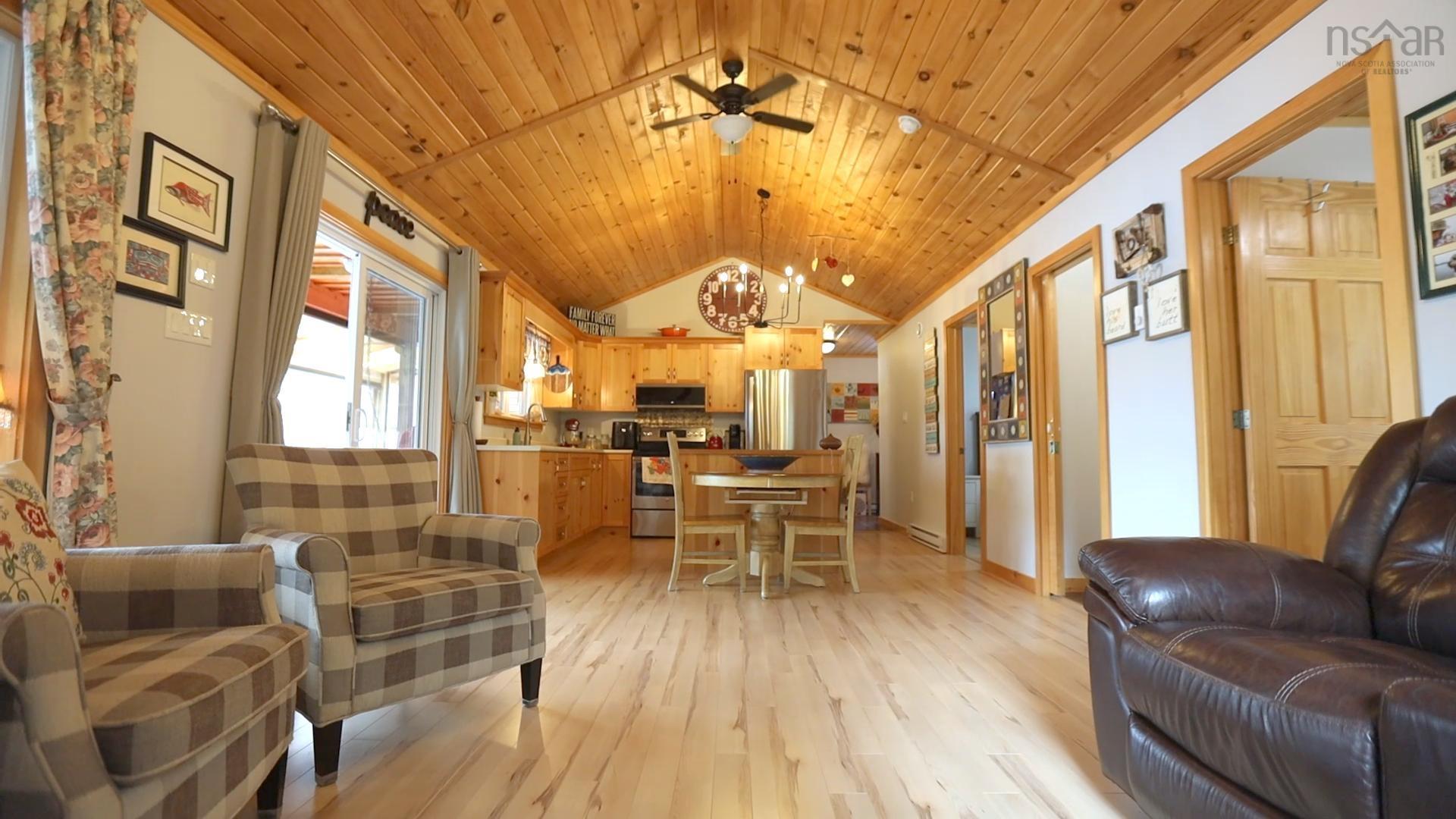 $649,999.00: 1749 McLeans Lake Road, Port L