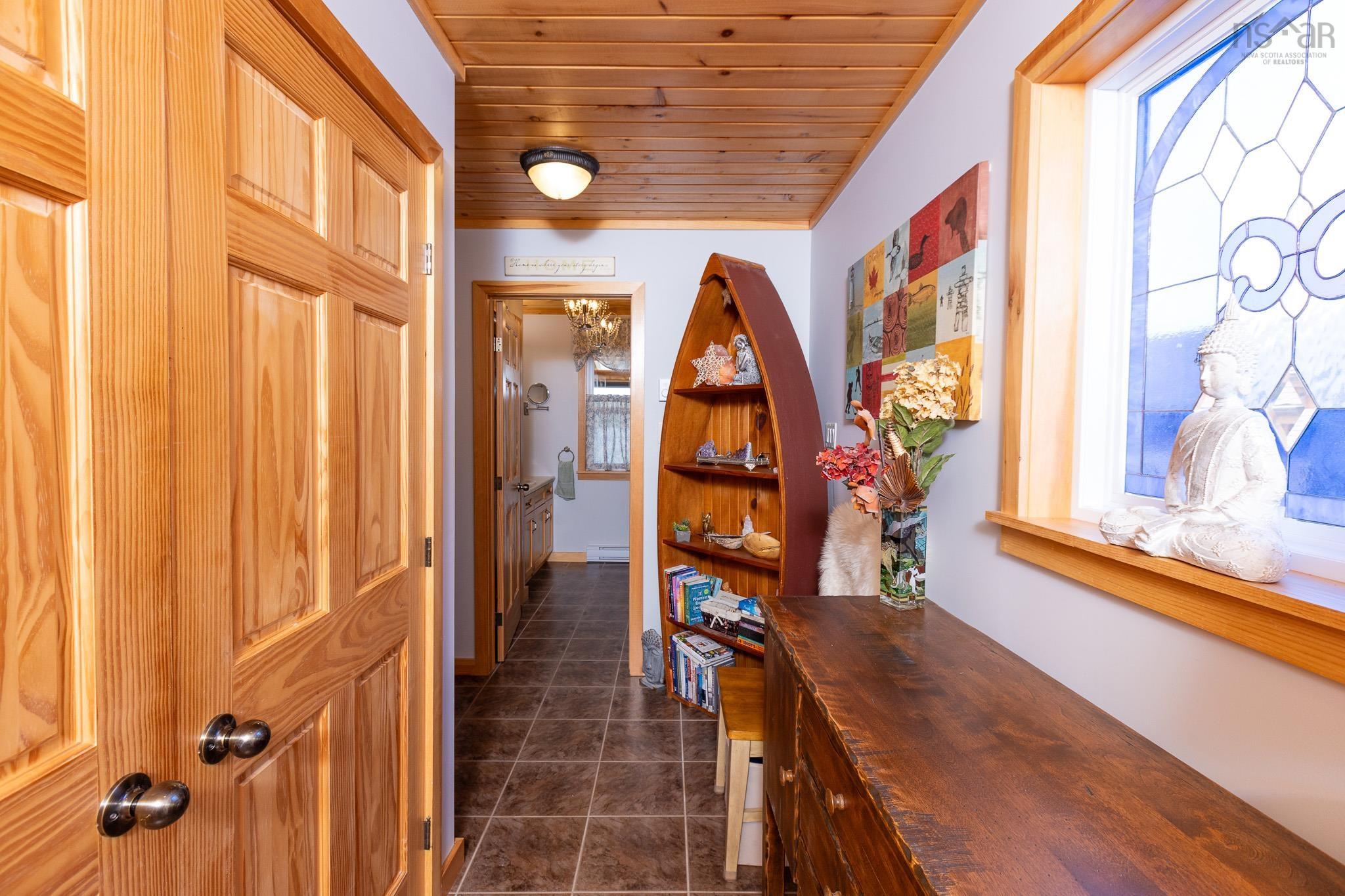 $649,999.00: 1749 McLeans Lake Road, Port L