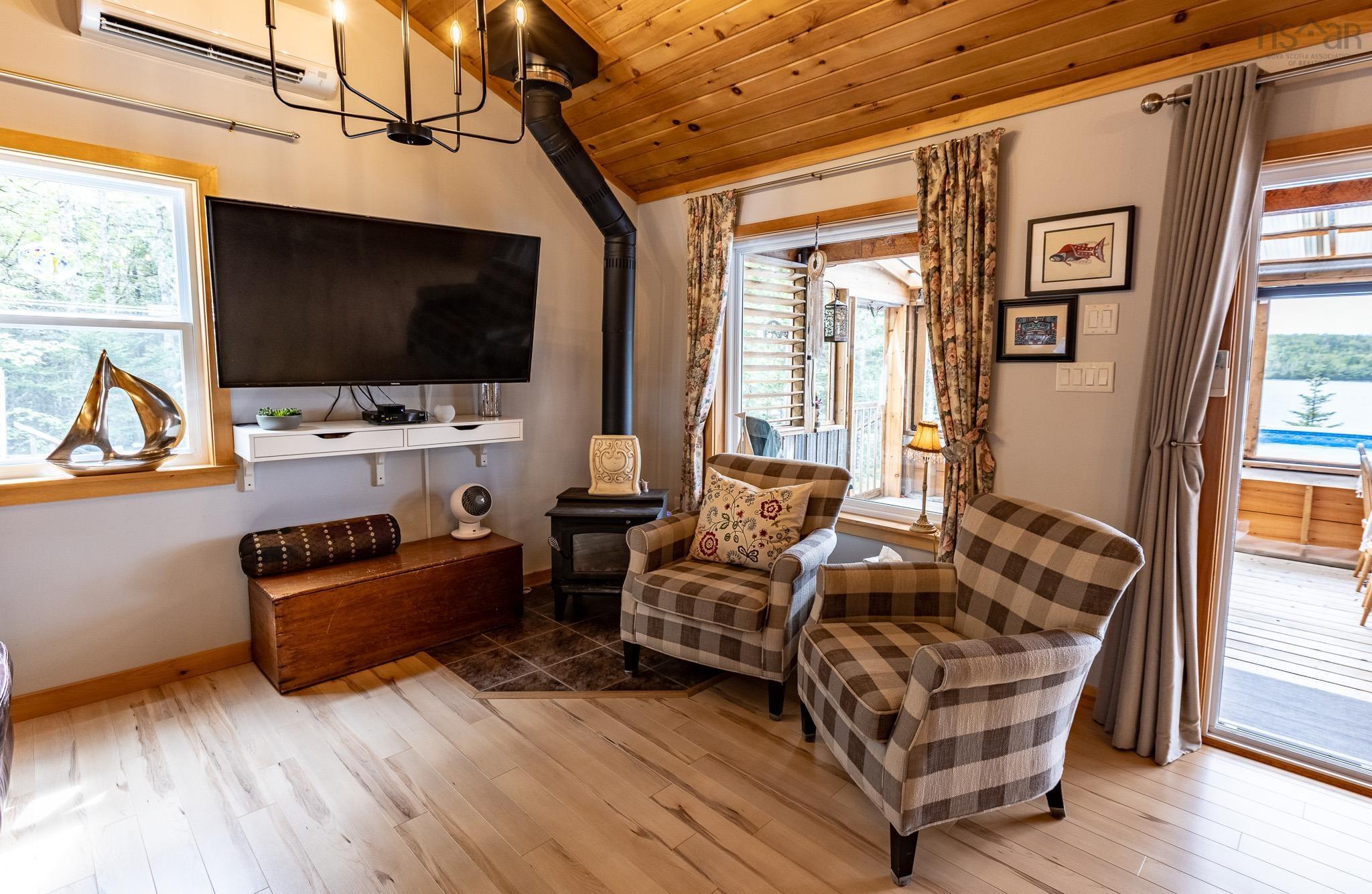 $649,999.00: 1749 McLeans Lake Road, Port L