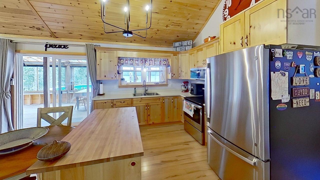 $649,999.00: 1749 McLeans Lake Road, Port L