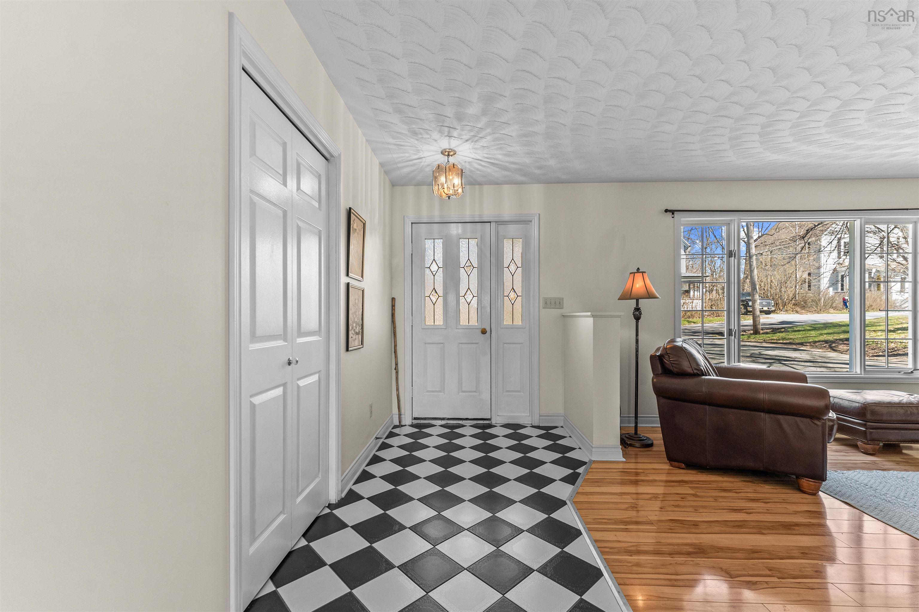 $459,900.00: 332 Wilson Street, Windsor