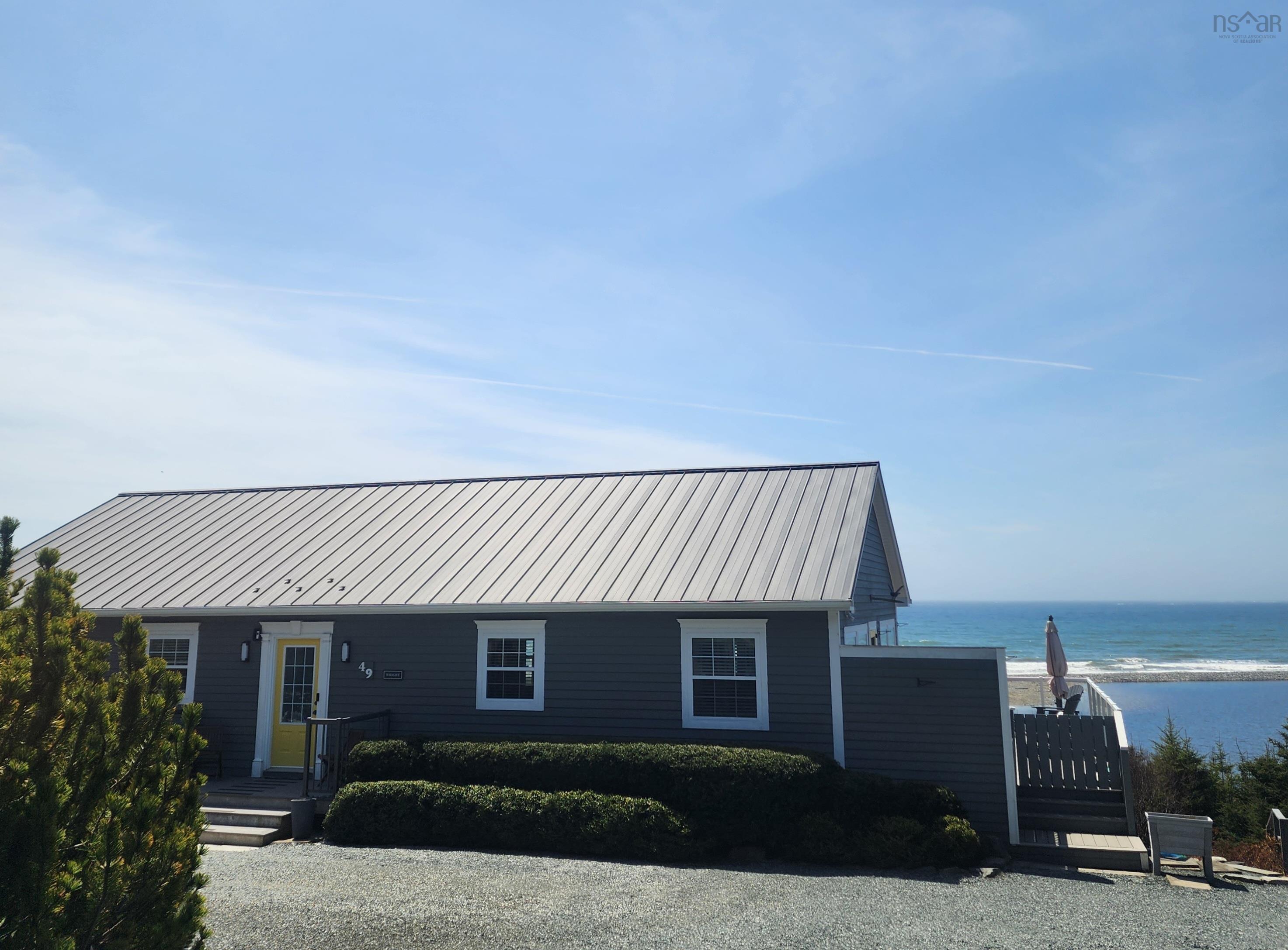 $879,900.00: 49 Kaakwogook Way, Clam Bay