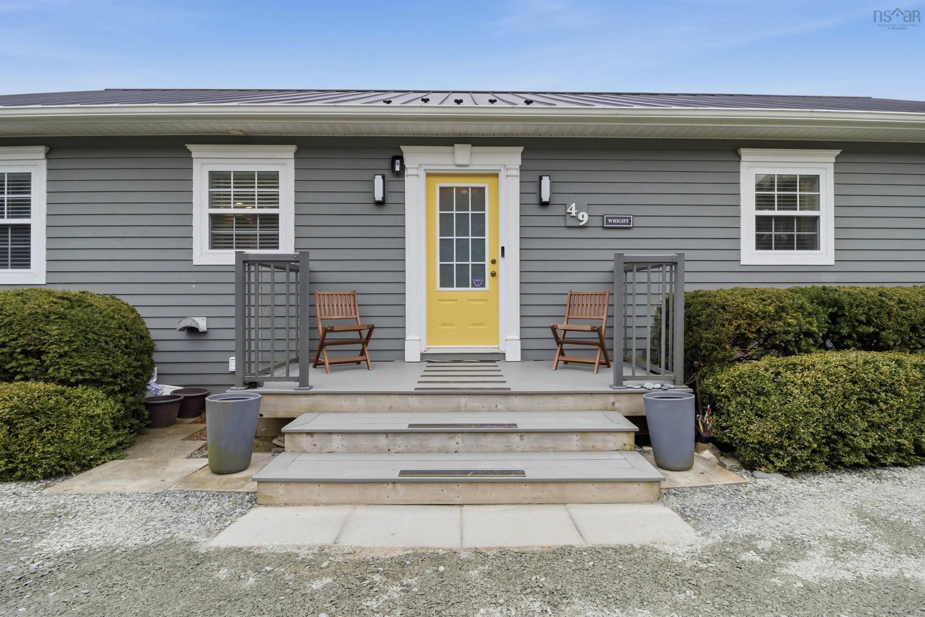 $879,900.00: 49 Kaakwogook Way, Clam Bay