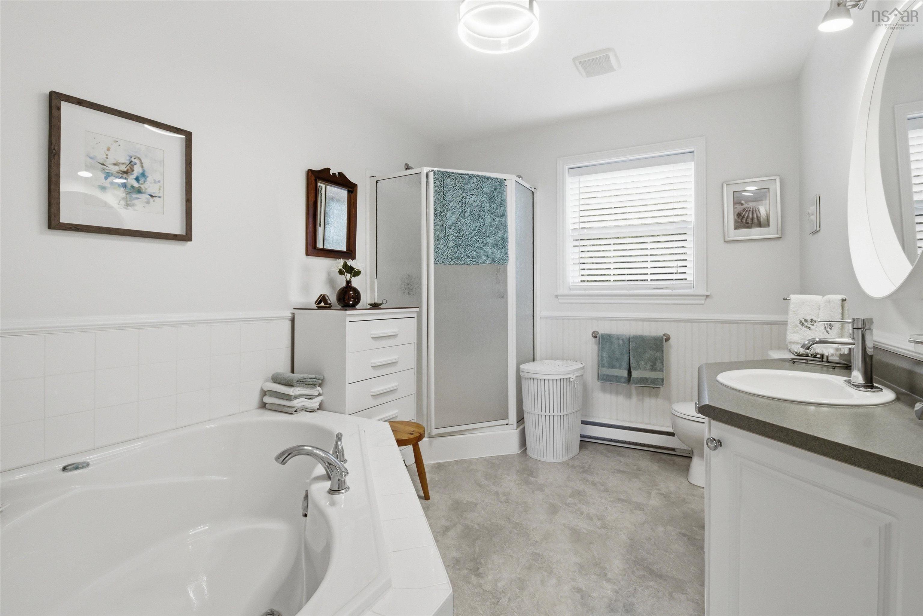 $879,900.00: 49 Kaakwogook Way, Clam Bay