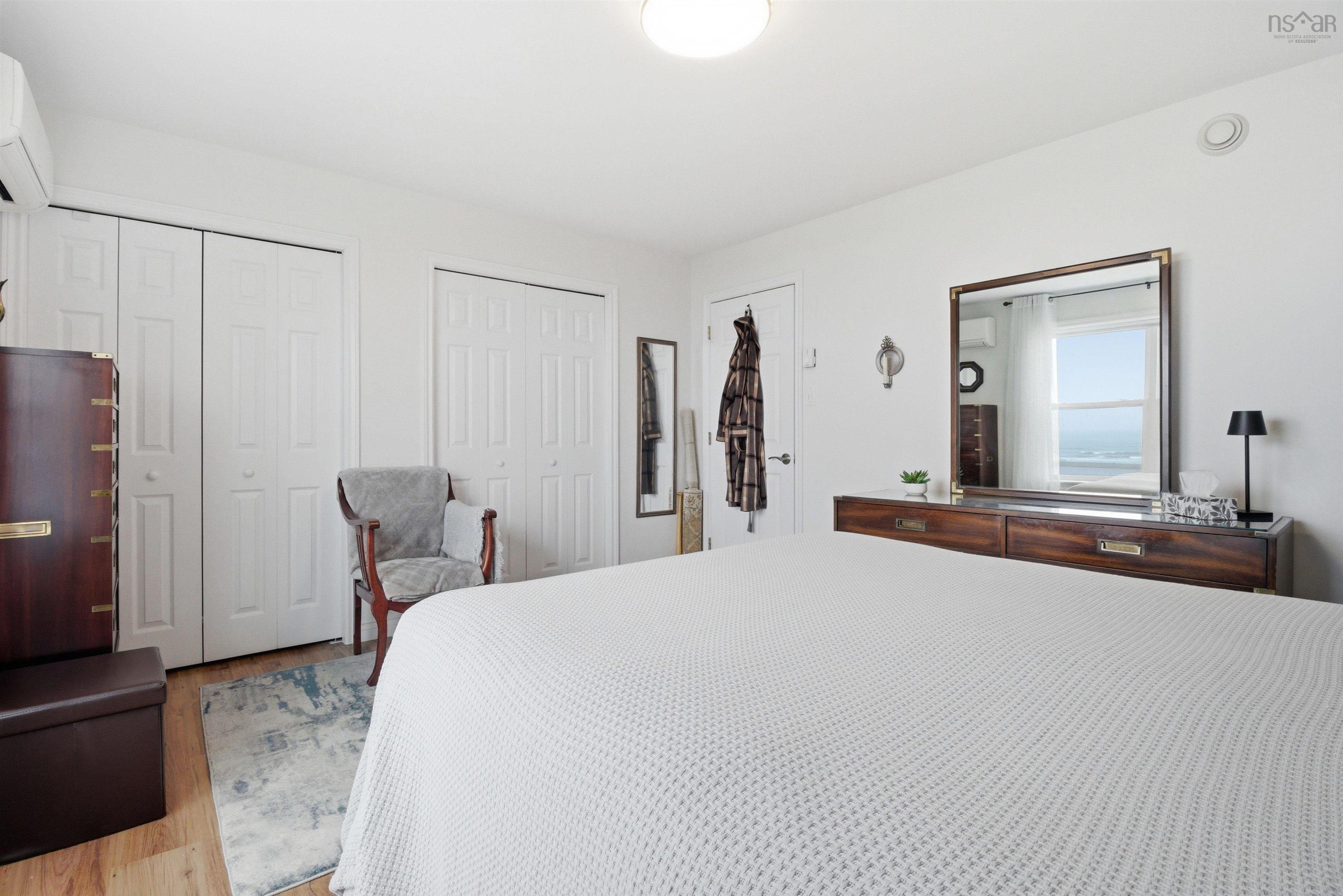 $879,900.00: 49 Kaakwogook Way, Clam Bay