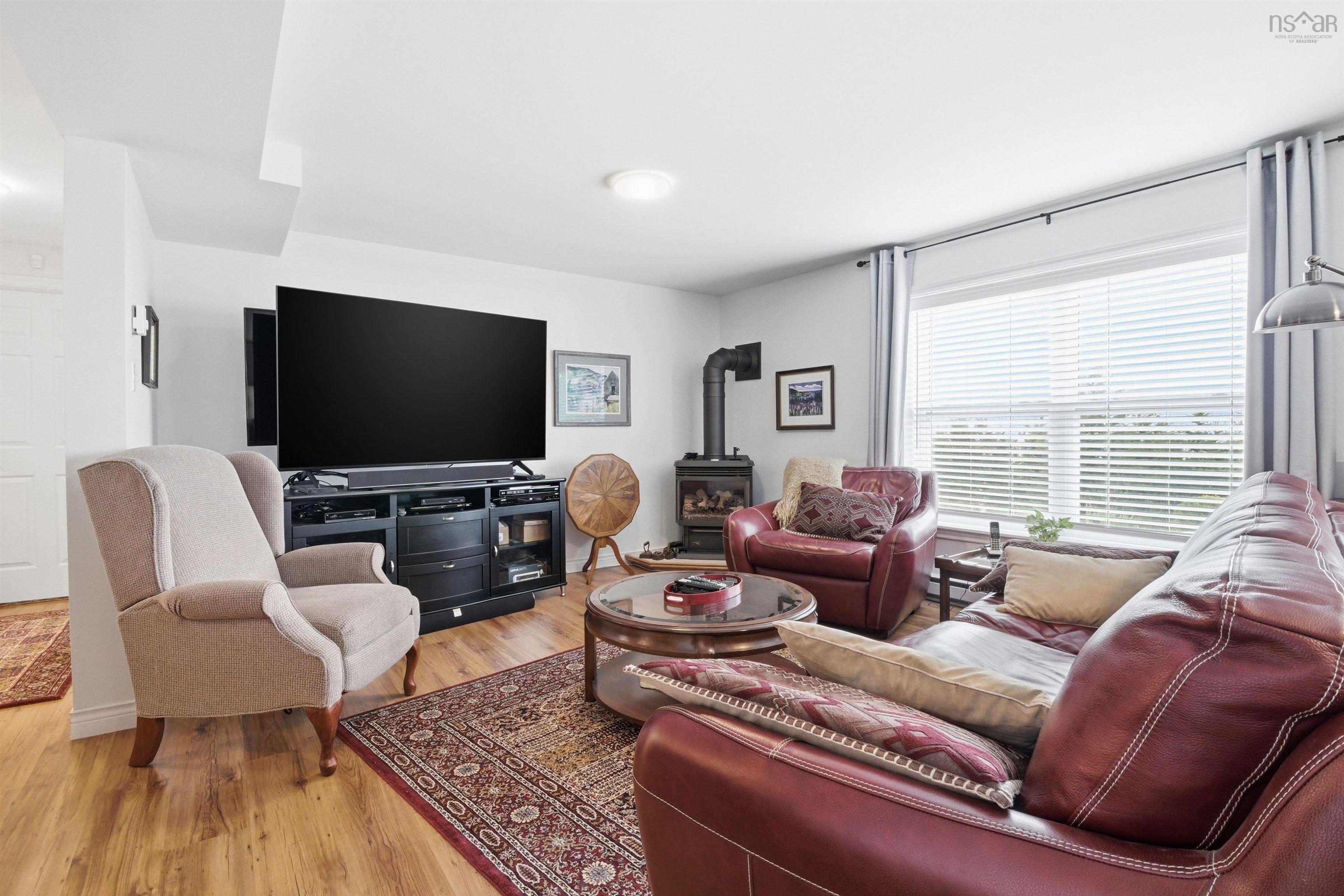 $879,900.00: 49 Kaakwogook Way, Clam Bay