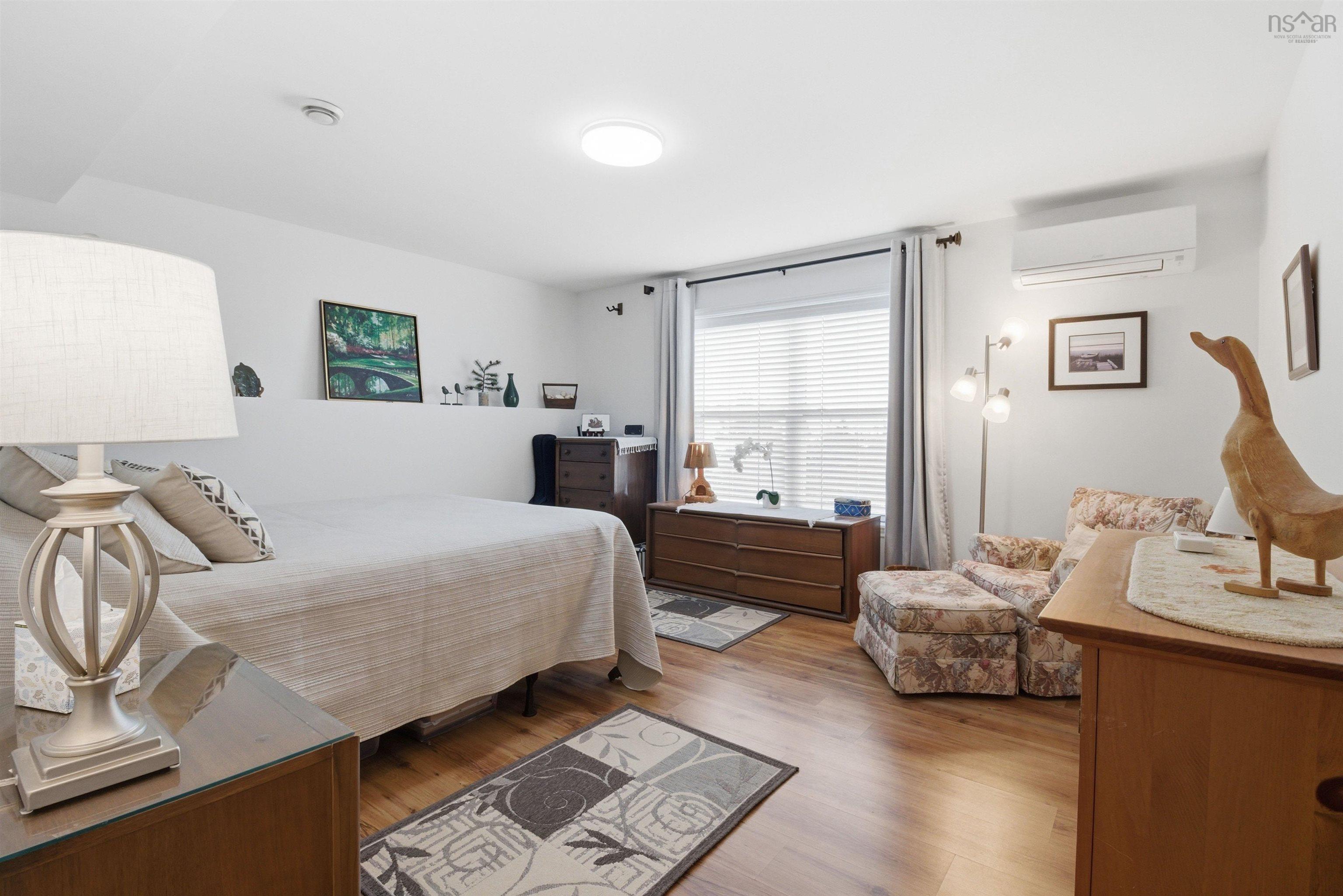 $879,900.00: 49 Kaakwogook Way, Clam Bay