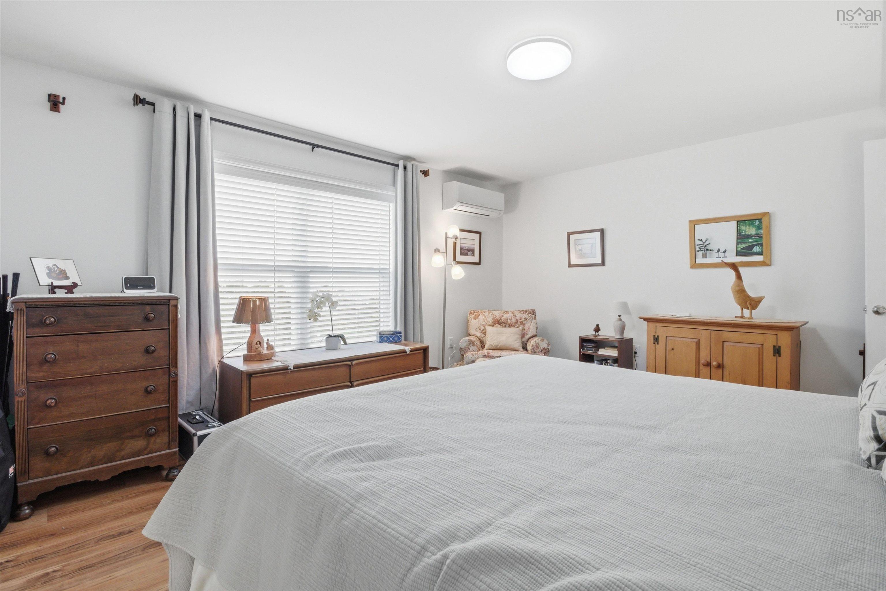 $879,900.00: 49 Kaakwogook Way, Clam Bay