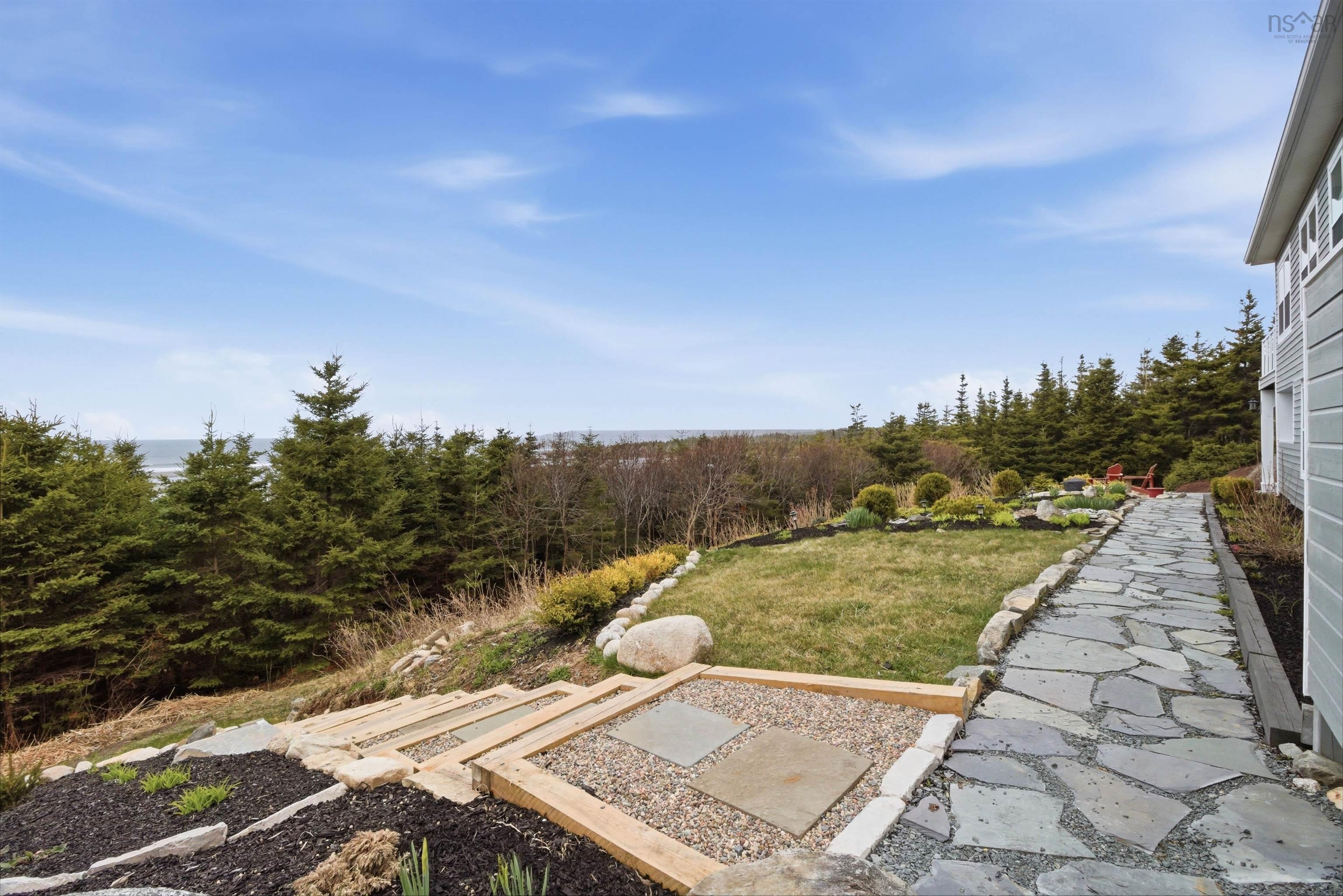 $879,900.00: 49 Kaakwogook Way, Clam Bay