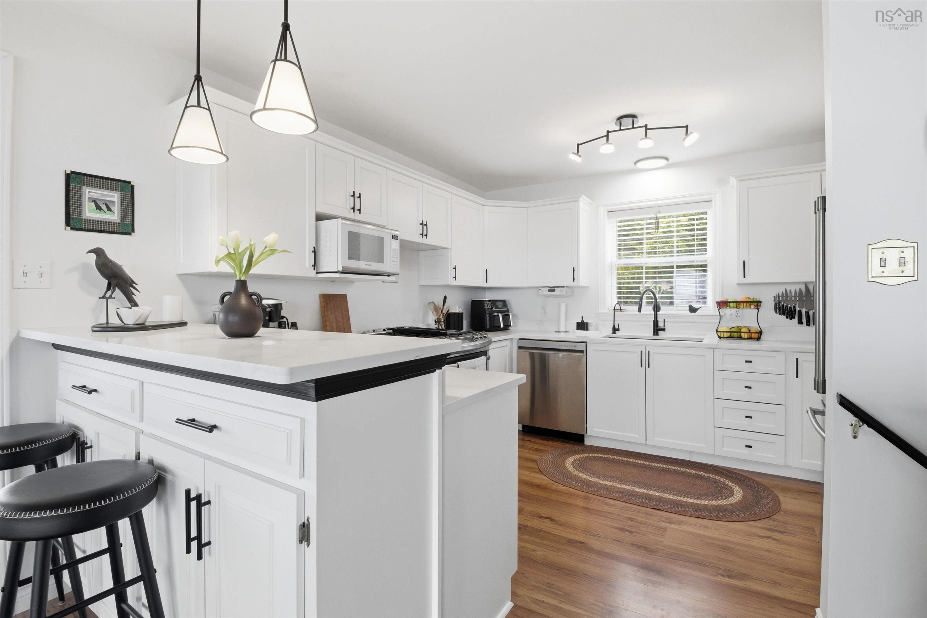 $879,900.00: 49 Kaakwogook Way, Clam Bay