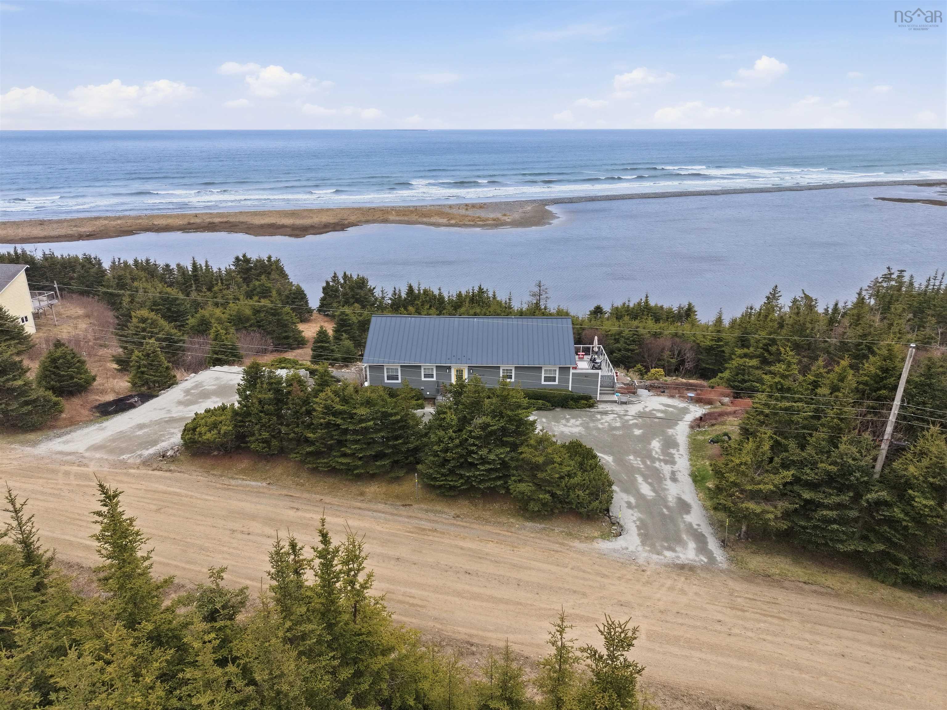 $879,900.00: 49 Kaakwogook Way, Clam Bay