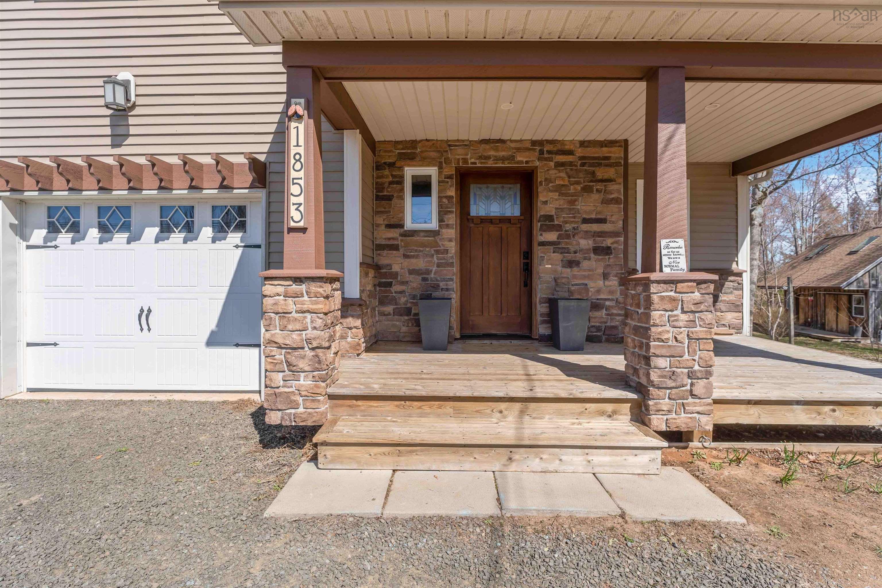 $574,900.00: 1853 Middle Road, Nictaux