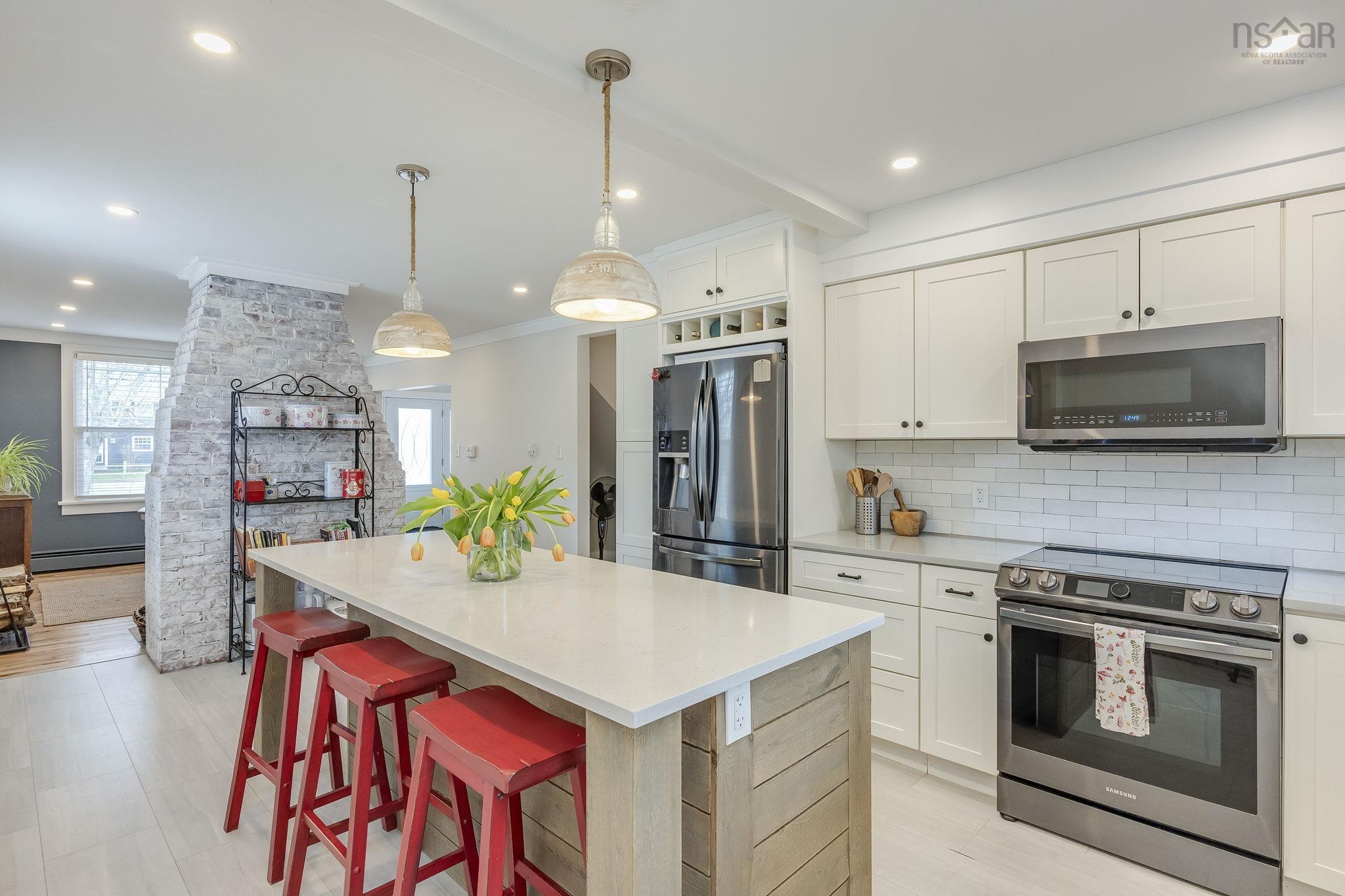 $460,000.00: 2486 Highway 1 Highway, Aylesford