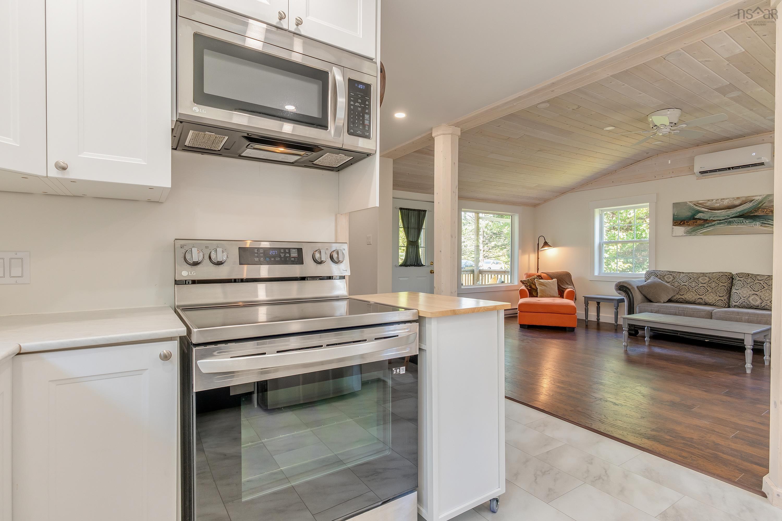 $299,900.00: 20 Howard Stevens Walk, Clam Harbour