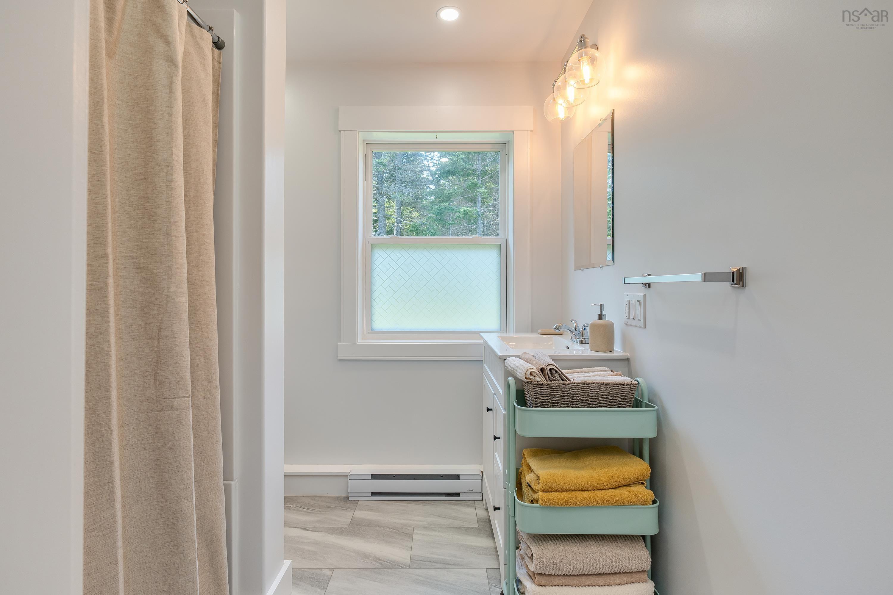 $299,900.00: 20 Howard Stevens Walk, Clam Harbour