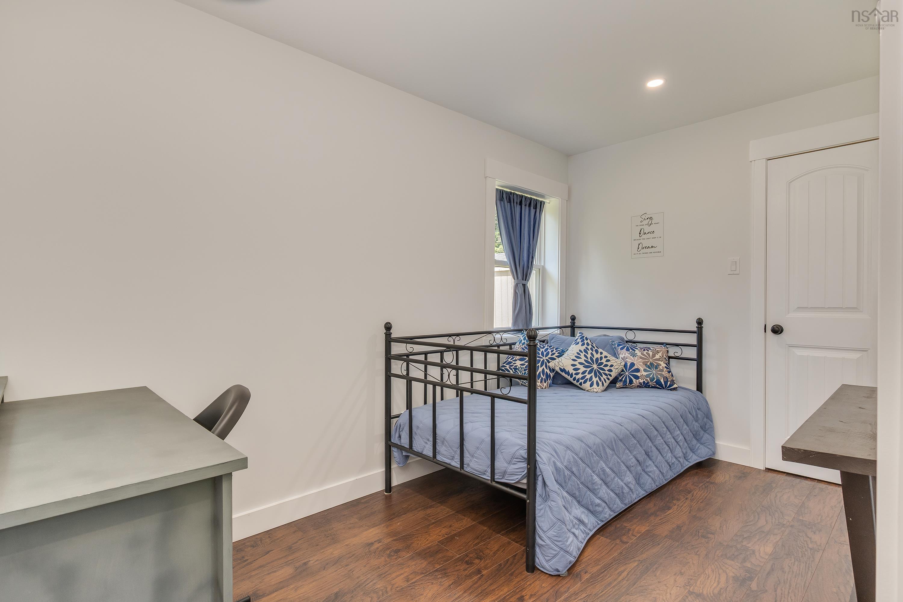 $299,900.00: 20 Howard Stevens Walk, Clam Harbour
