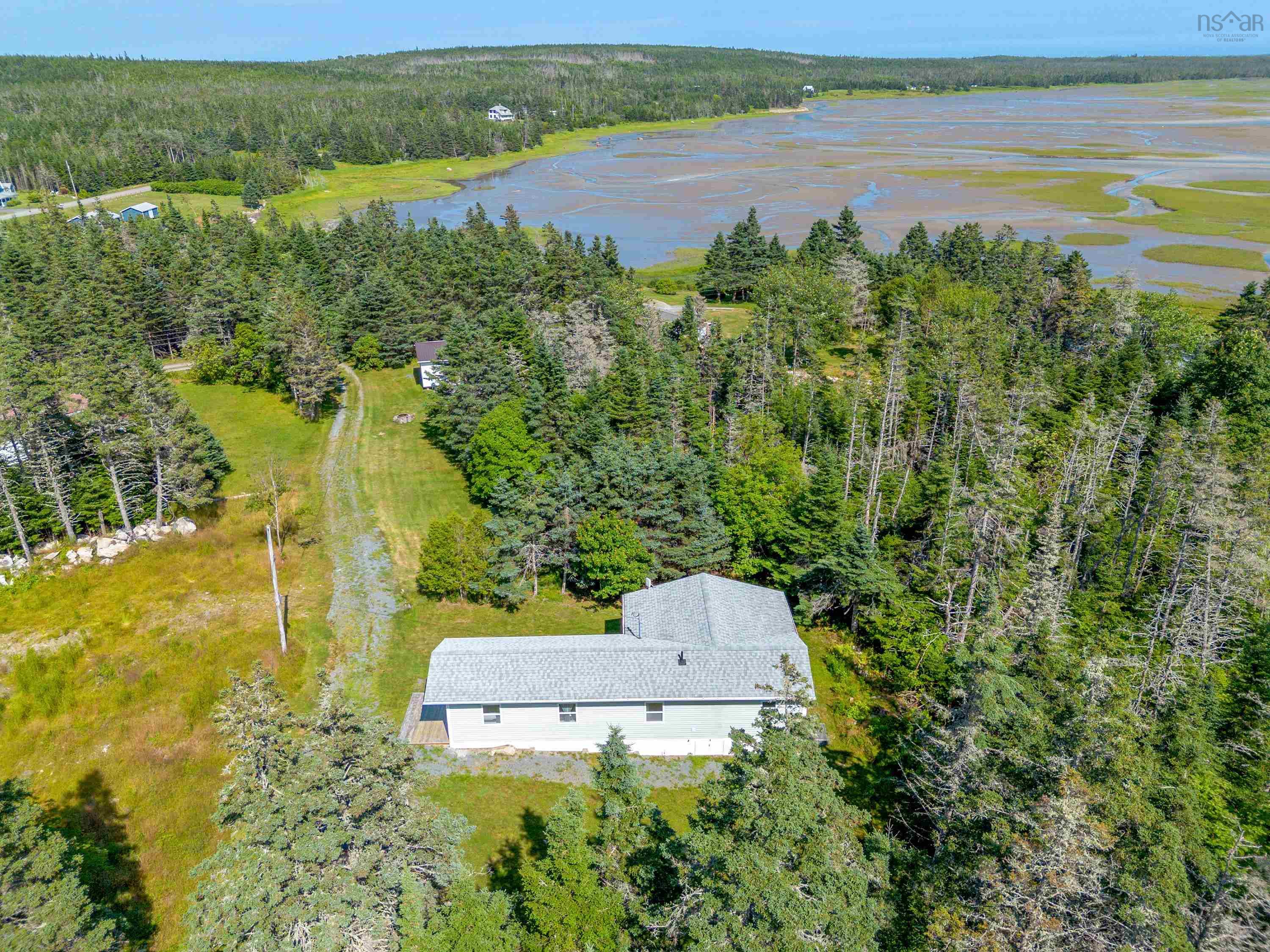 $299,900.00: 20 Howard Stevens Walk, Clam Harbour