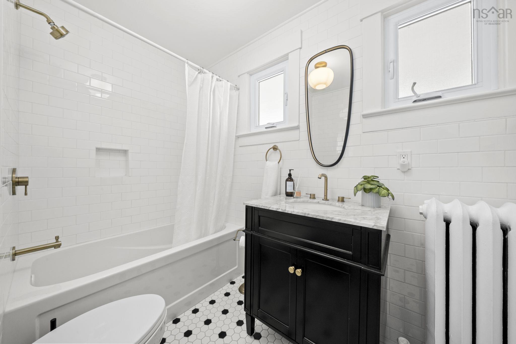$649,900.00: 6 Oakdene Avenue, Kentville