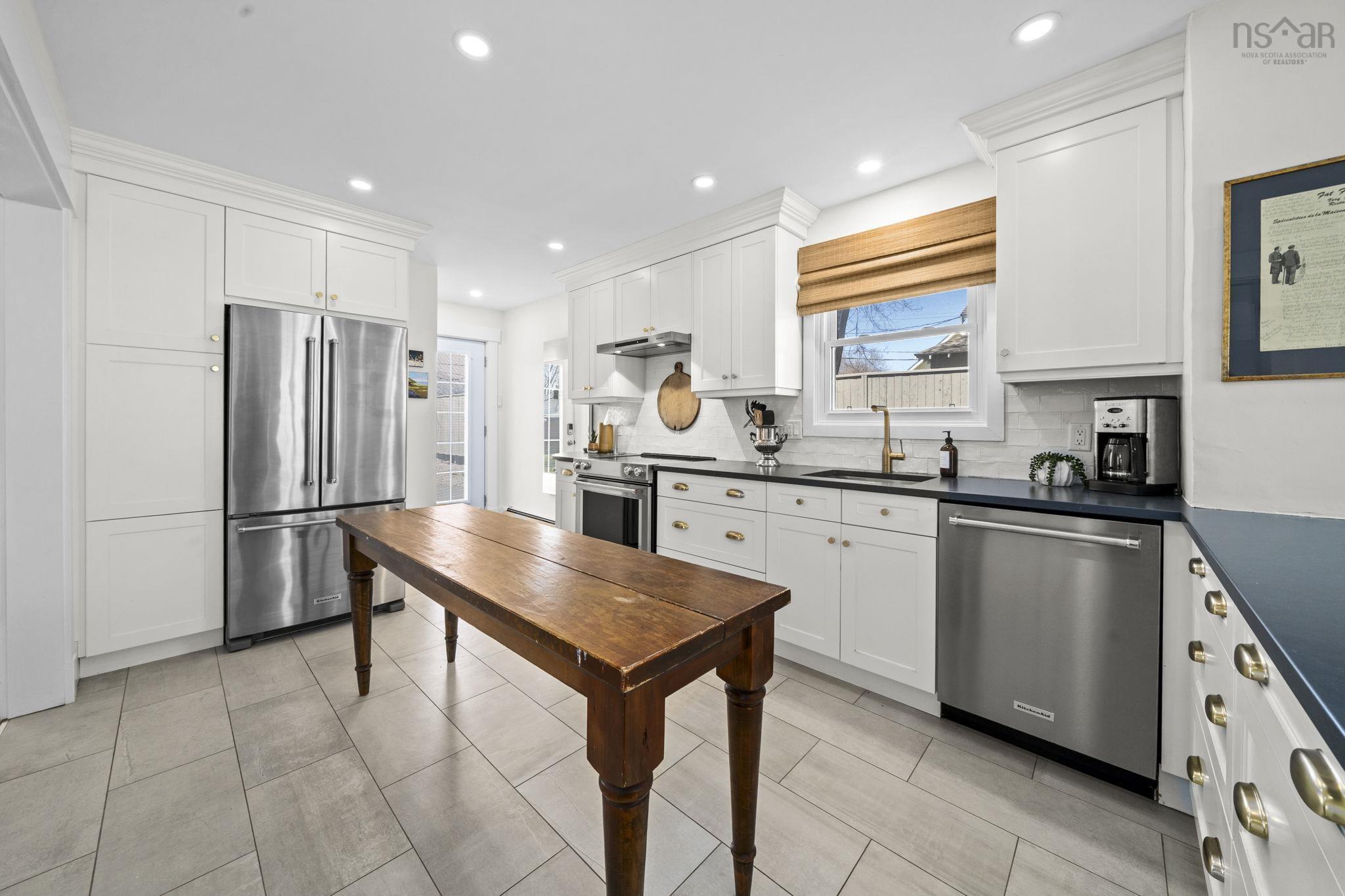 $649,900.00: 6 Oakdene Avenue, Kentville