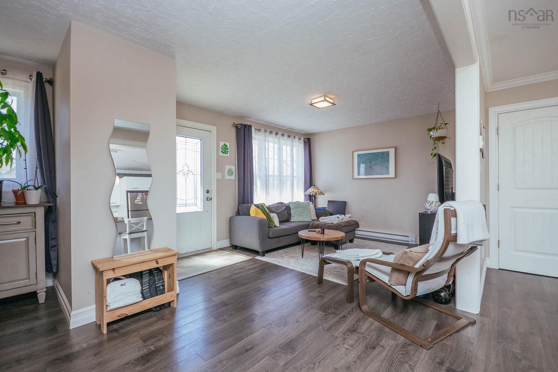 $599,900.00: 19 circle Drive, Halifax