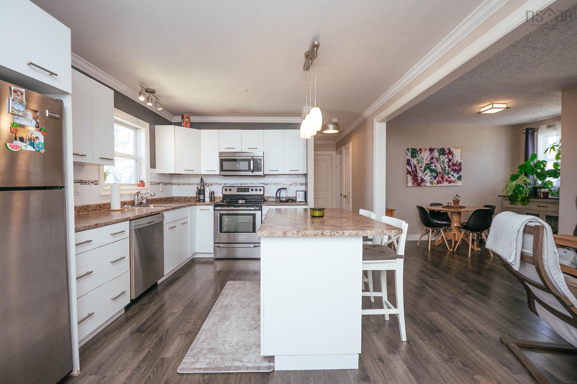 $599,900.00: 19 circle Drive, Halifax