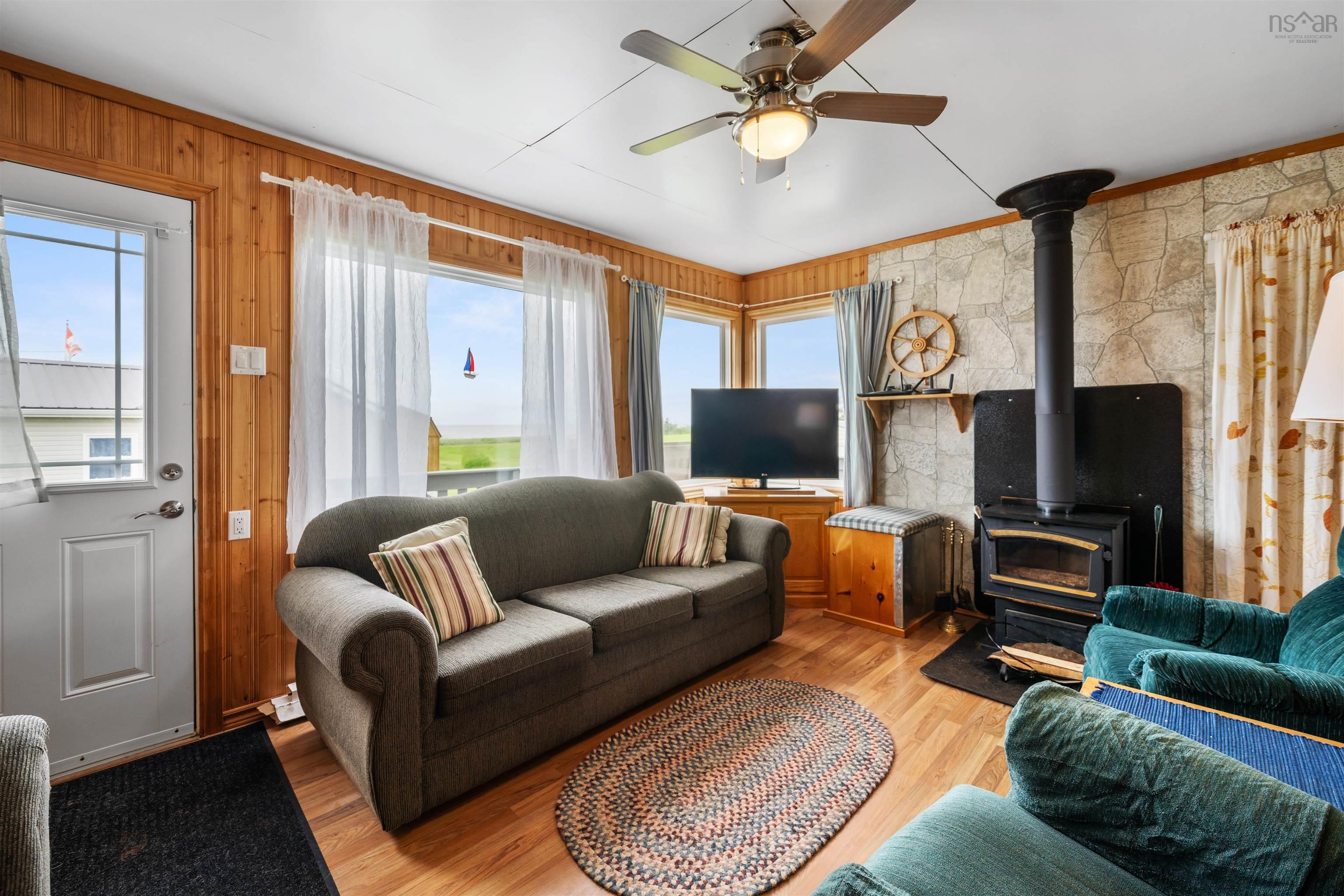 $349,900.00: 10 Sunrise Lane, Amherst Shore