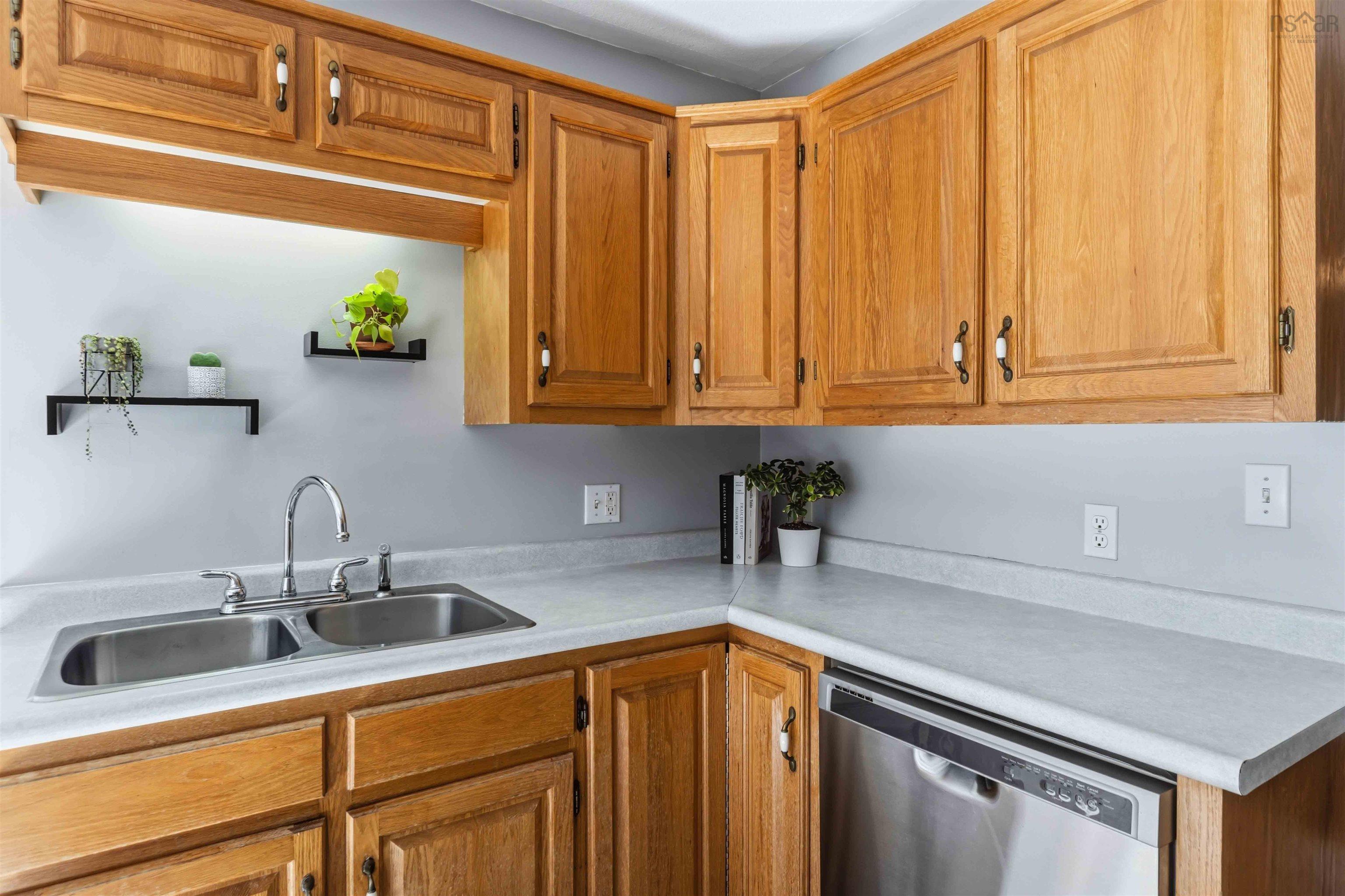 $490,000.00: 72 Adam Drive, South Farmington